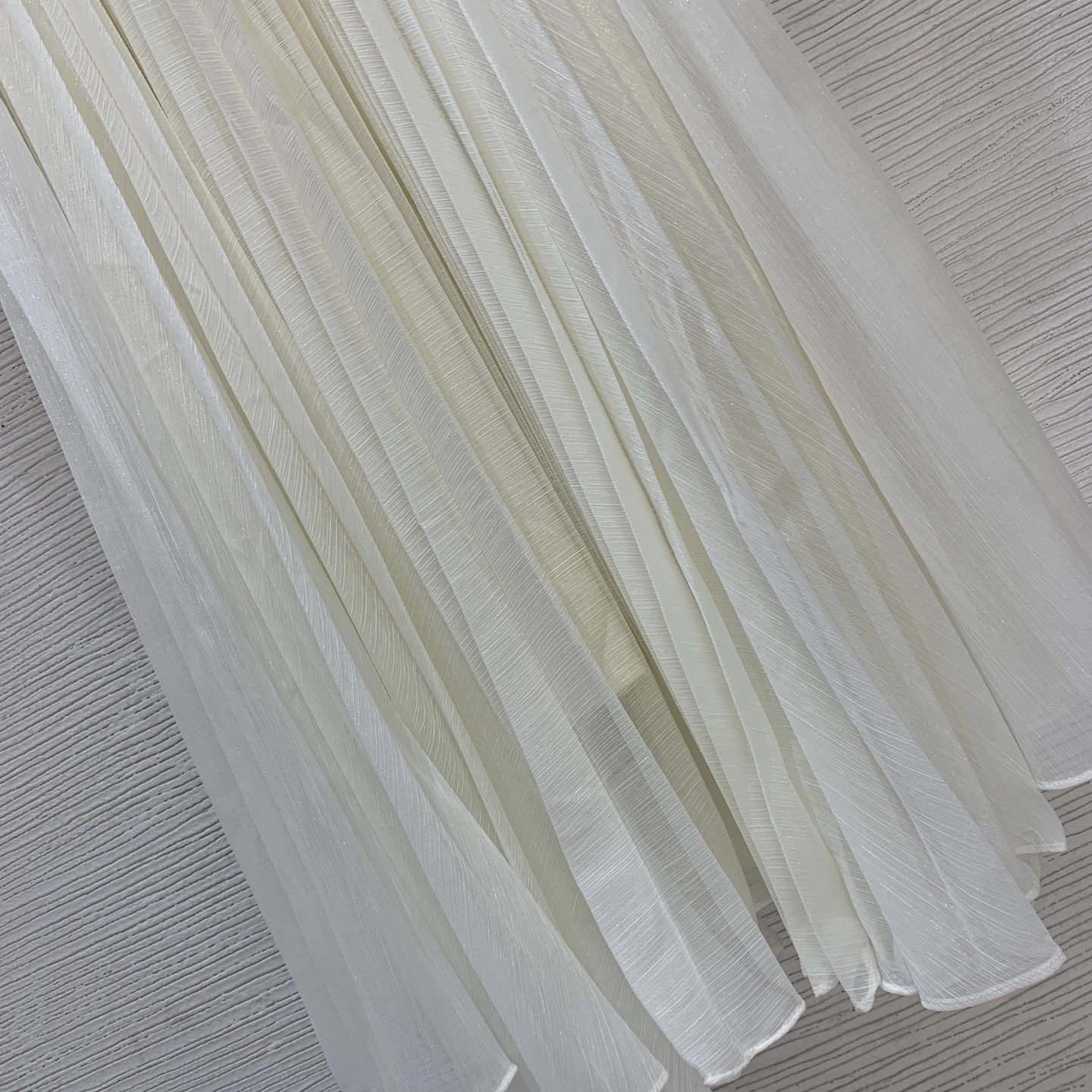 Victoria -- Zi775r7199 3colour item:E-F044L1948-3H