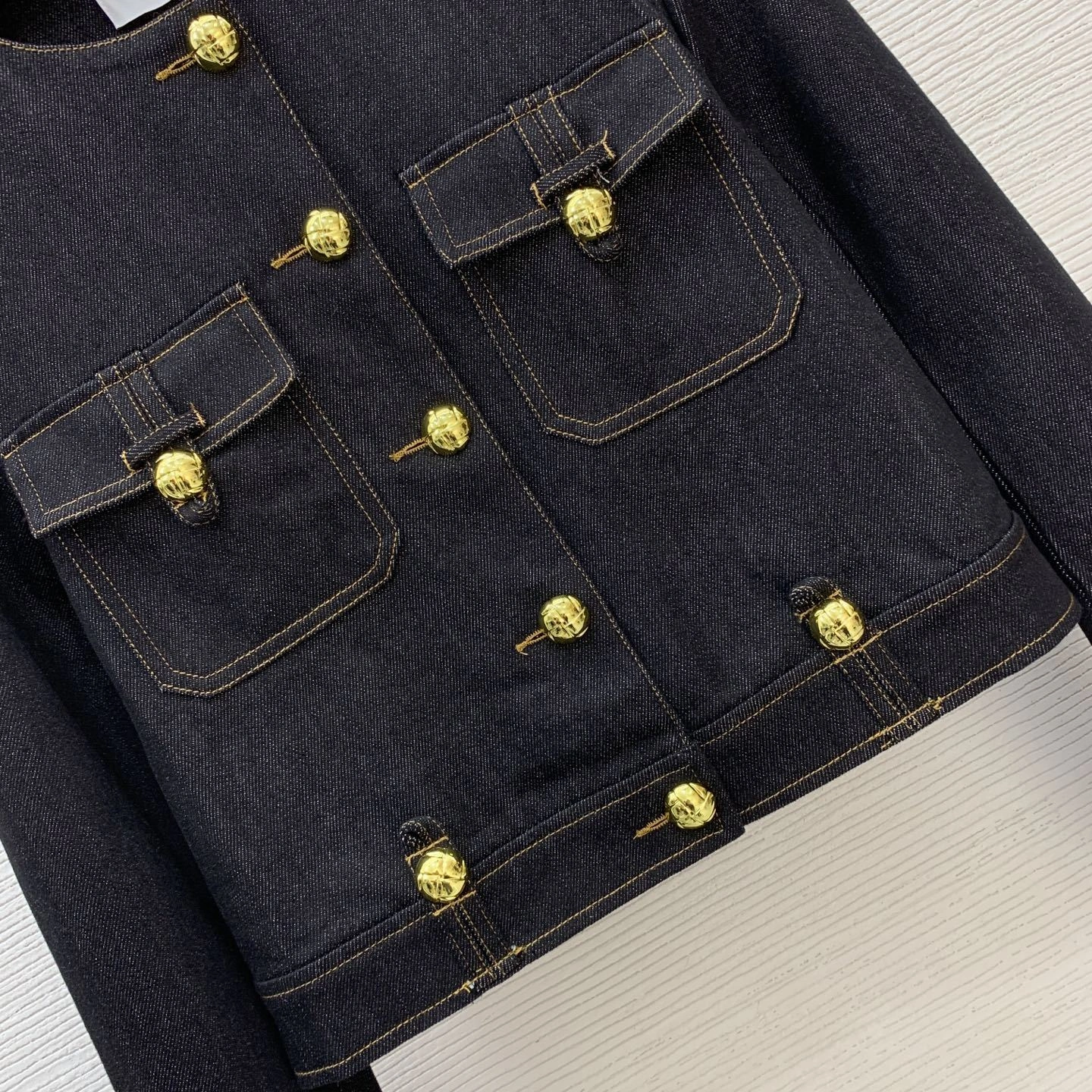 Victoria -- Zi775r7199 suit item:E-F044L1949H