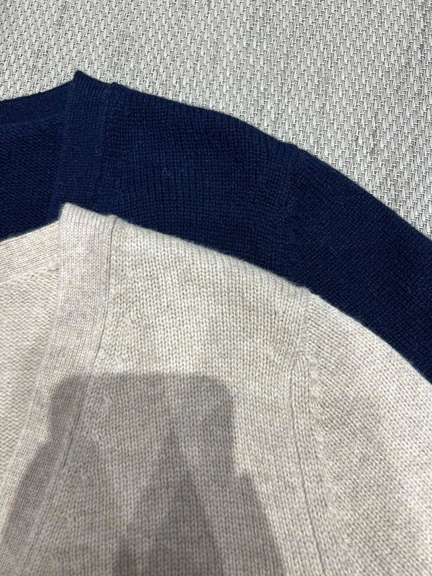 Victoria-- 2row95 Classic 4-Bar wool Cardigan item:E-F140L2780-2H
