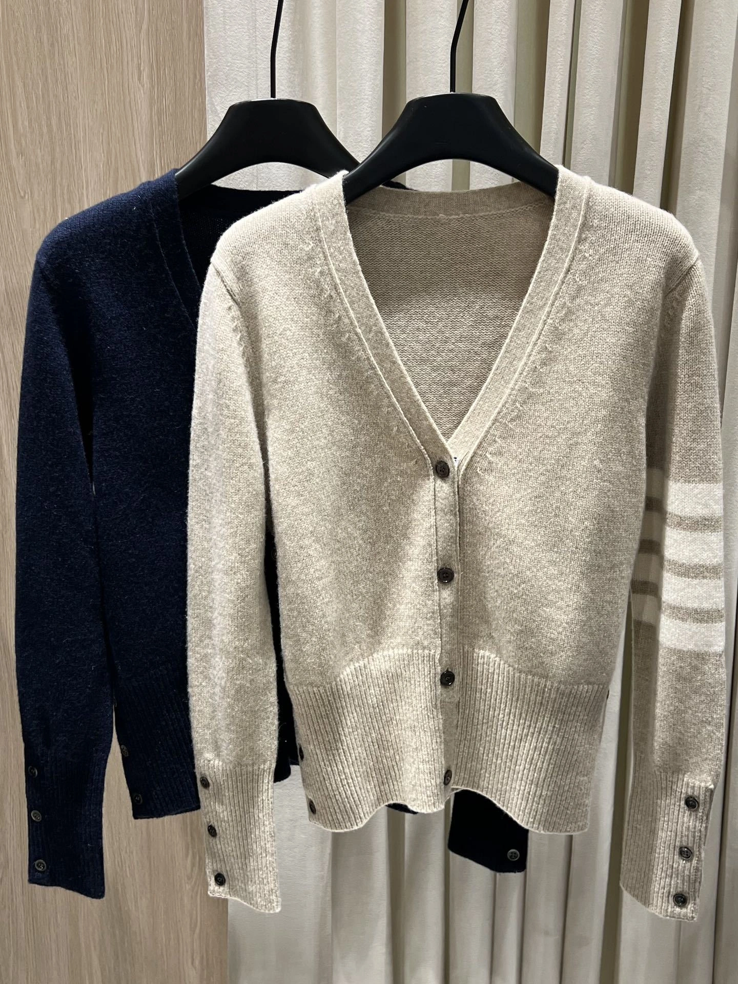 Victoria-- 2row95 Classic 4-Bar wool Cardigan item:E-F140L2780-2H