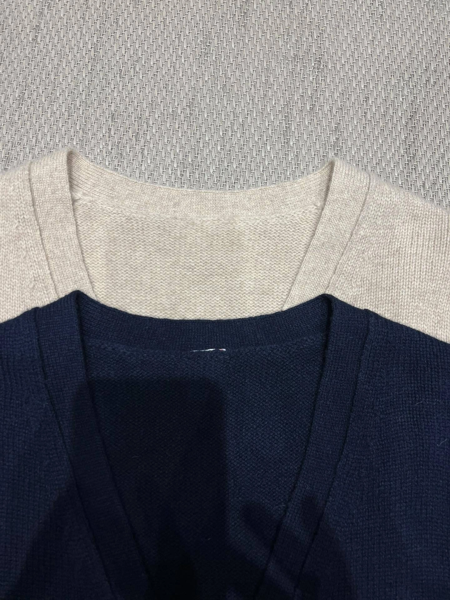 Victoria-- 2row95 Classic 4-Bar wool Cardigan item:E-F140L2780-2H