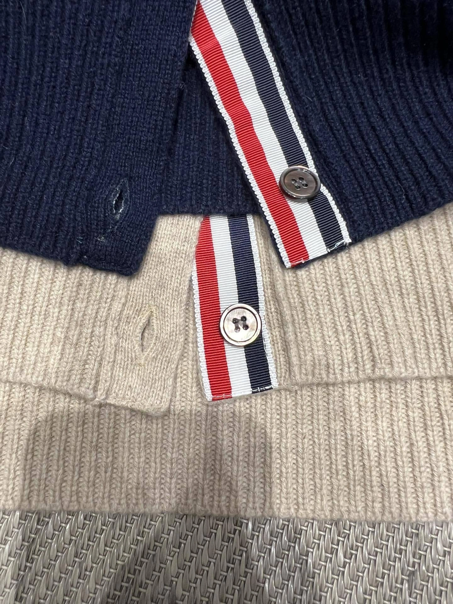 Victoria-- 2row95 Classic 4-Bar wool Cardigan item:E-F140L2780-2H