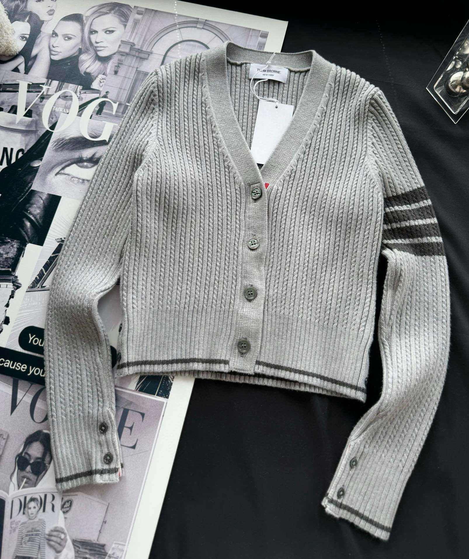 Victoria-- 2row95 oversized 2colour item:D-F110J5514-2
