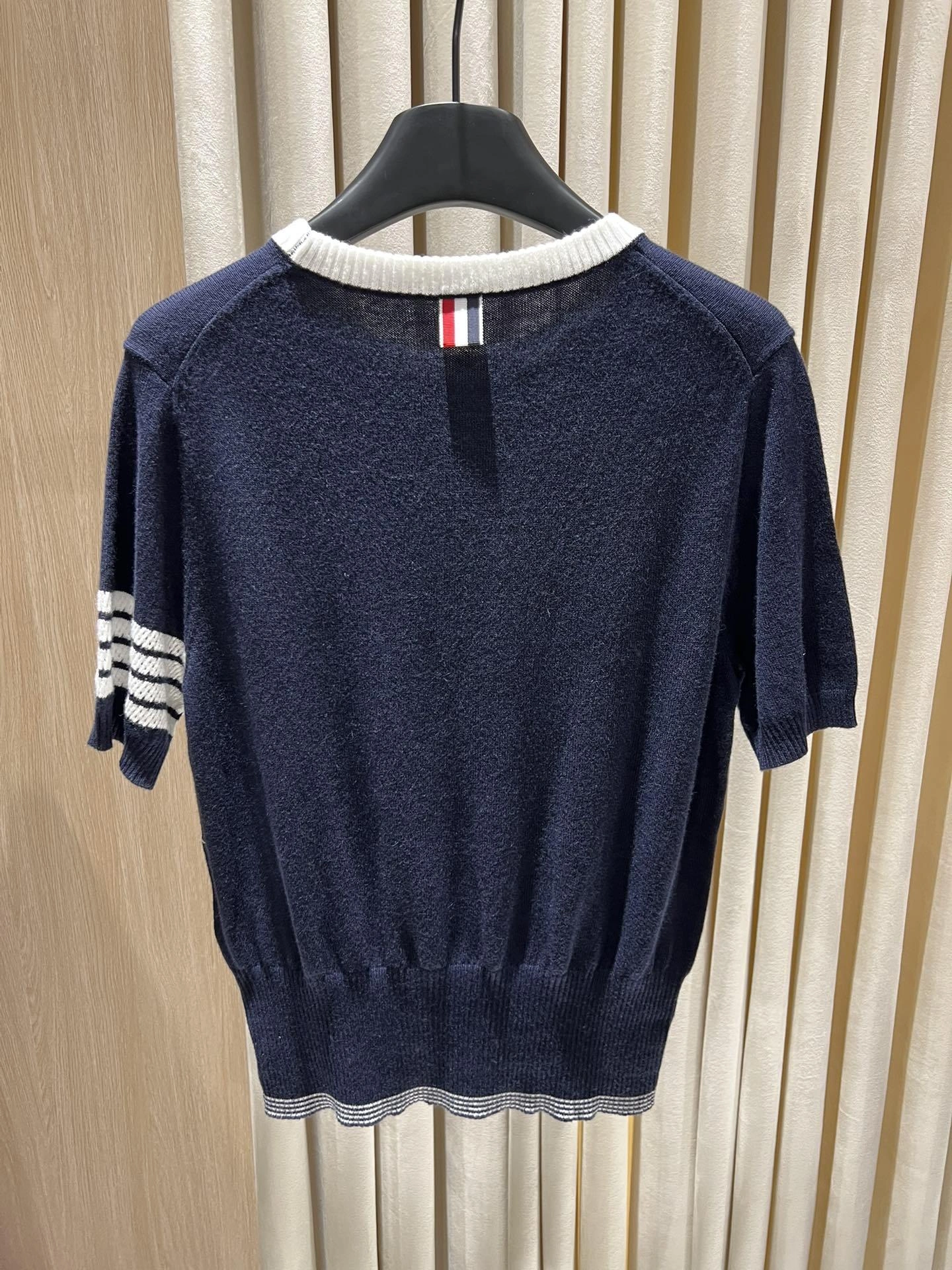 Victoria-- 2row95 wool 2colour item:E-F140J0821-2H