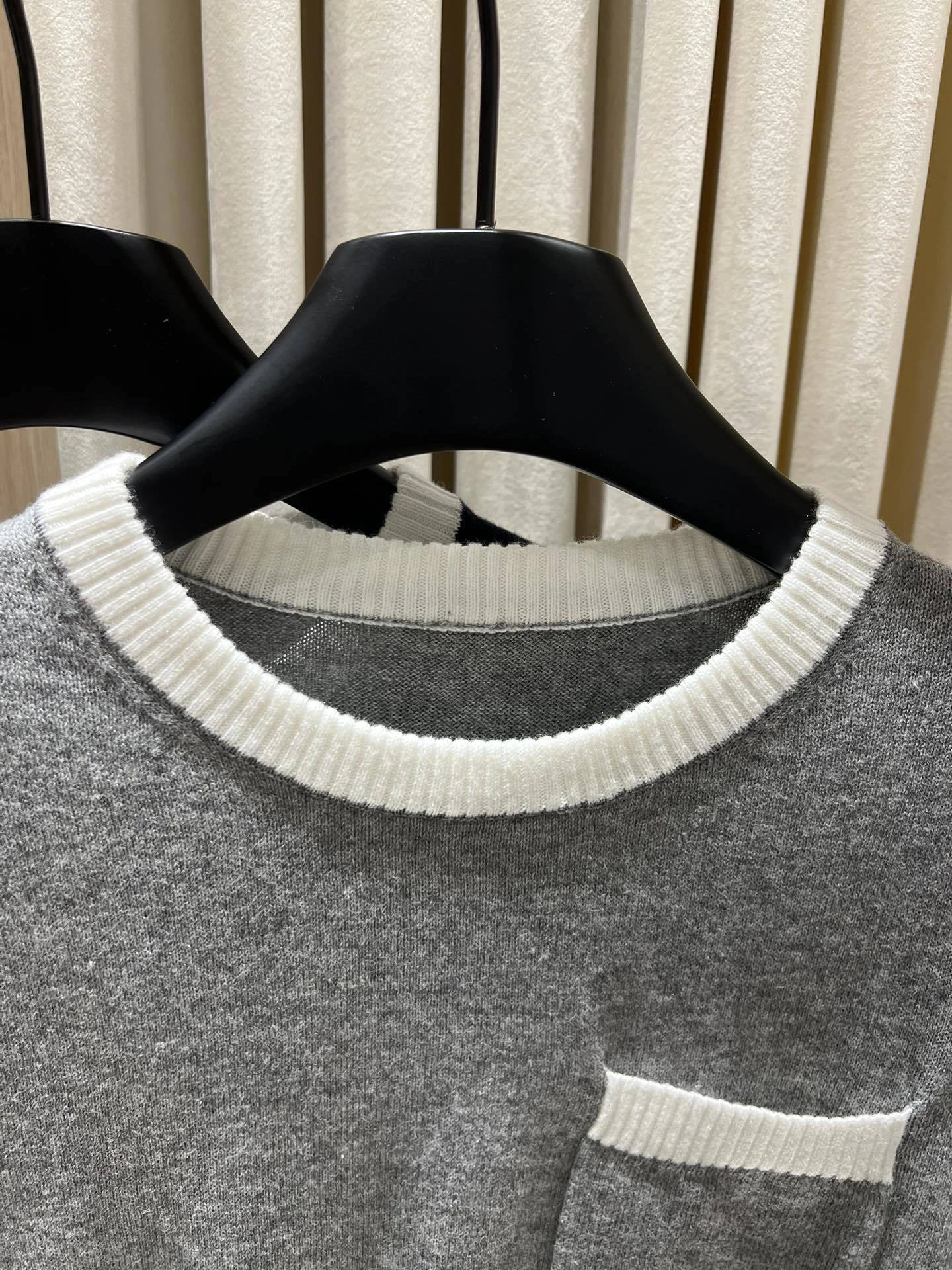 Victoria-- 2row95 wool 2colour item:E-F140J0821-2H