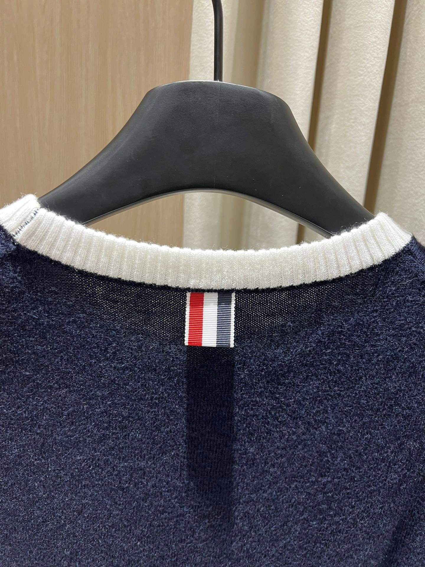 Victoria-- 2row95 wool 2colour item:E-F140J0821-2H