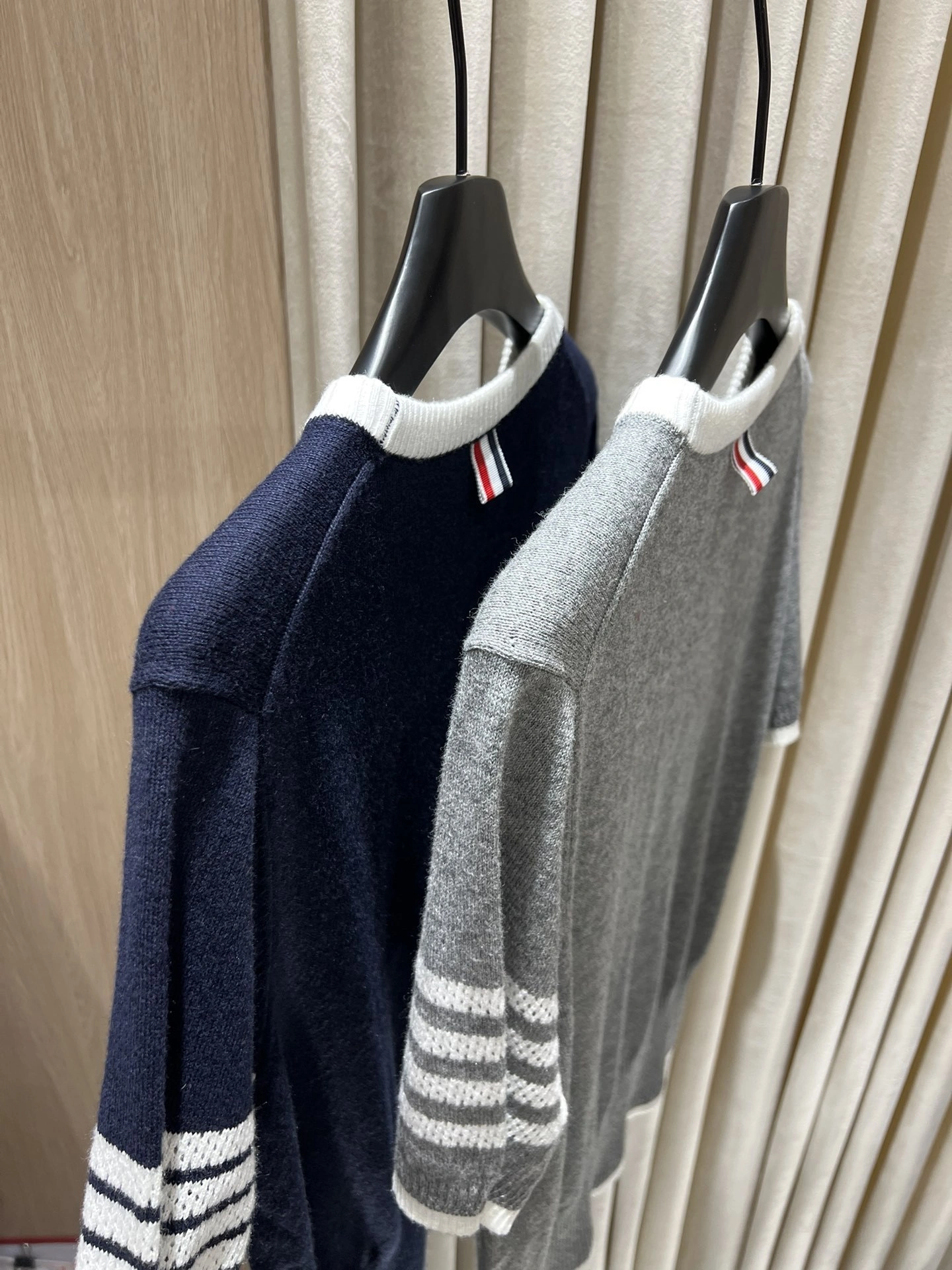 Victoria-- 2row95 wool 2colour item:E-F140J0821-2H