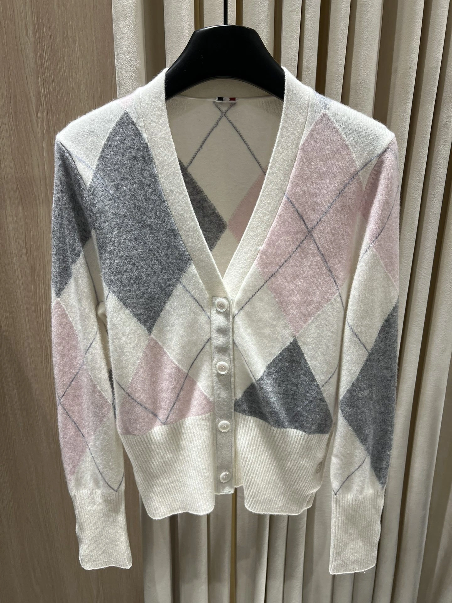Victoria-- 2row95 wool 2colour item:E-F140J0822-2H