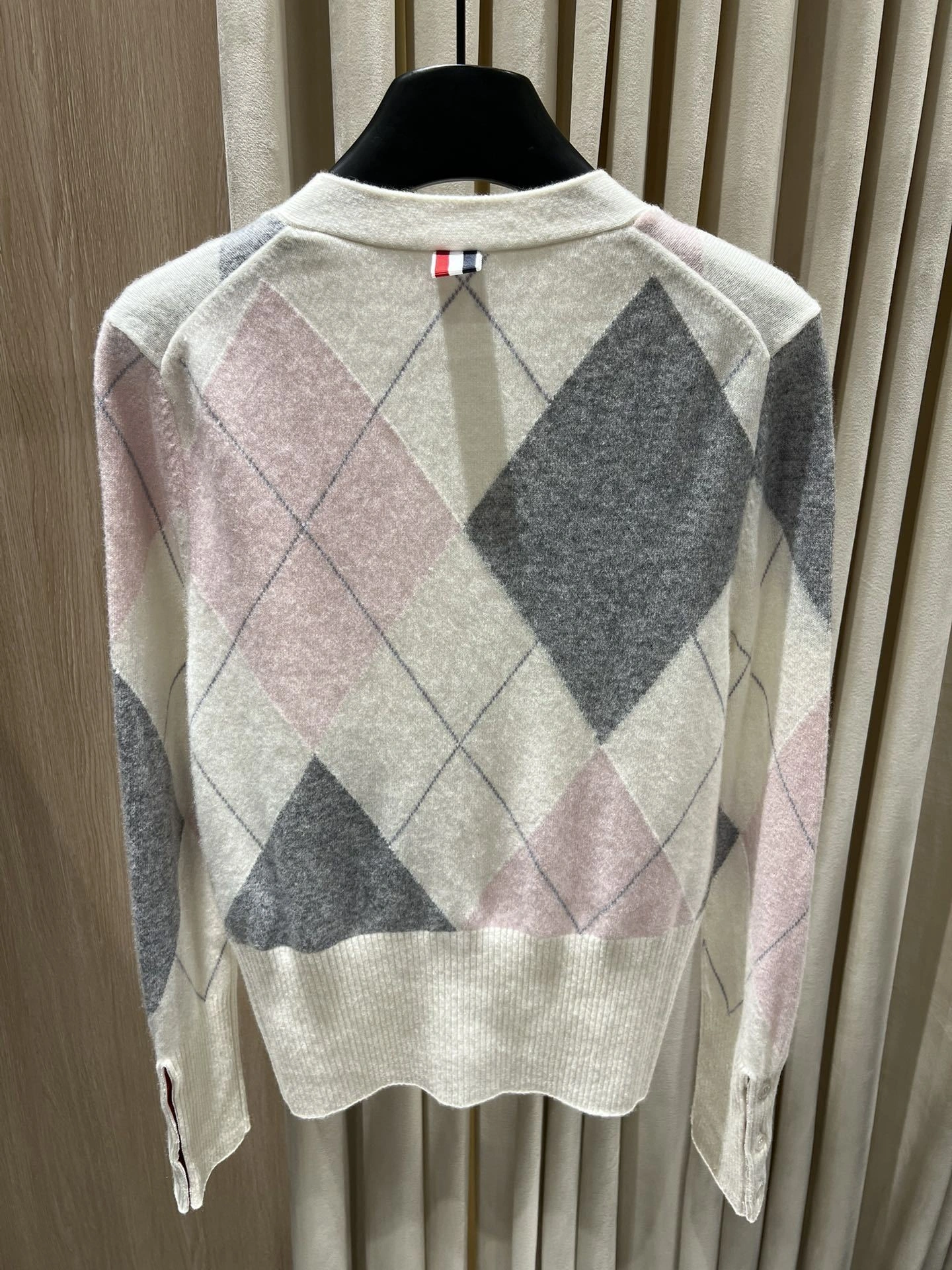 Victoria-- 2row95 wool 2colour item:E-F140J0822-2H