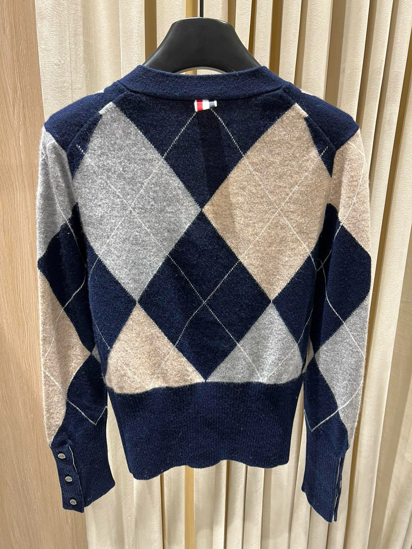 Victoria-- 2row95 wool 2colour item:E-F140J0822-2H