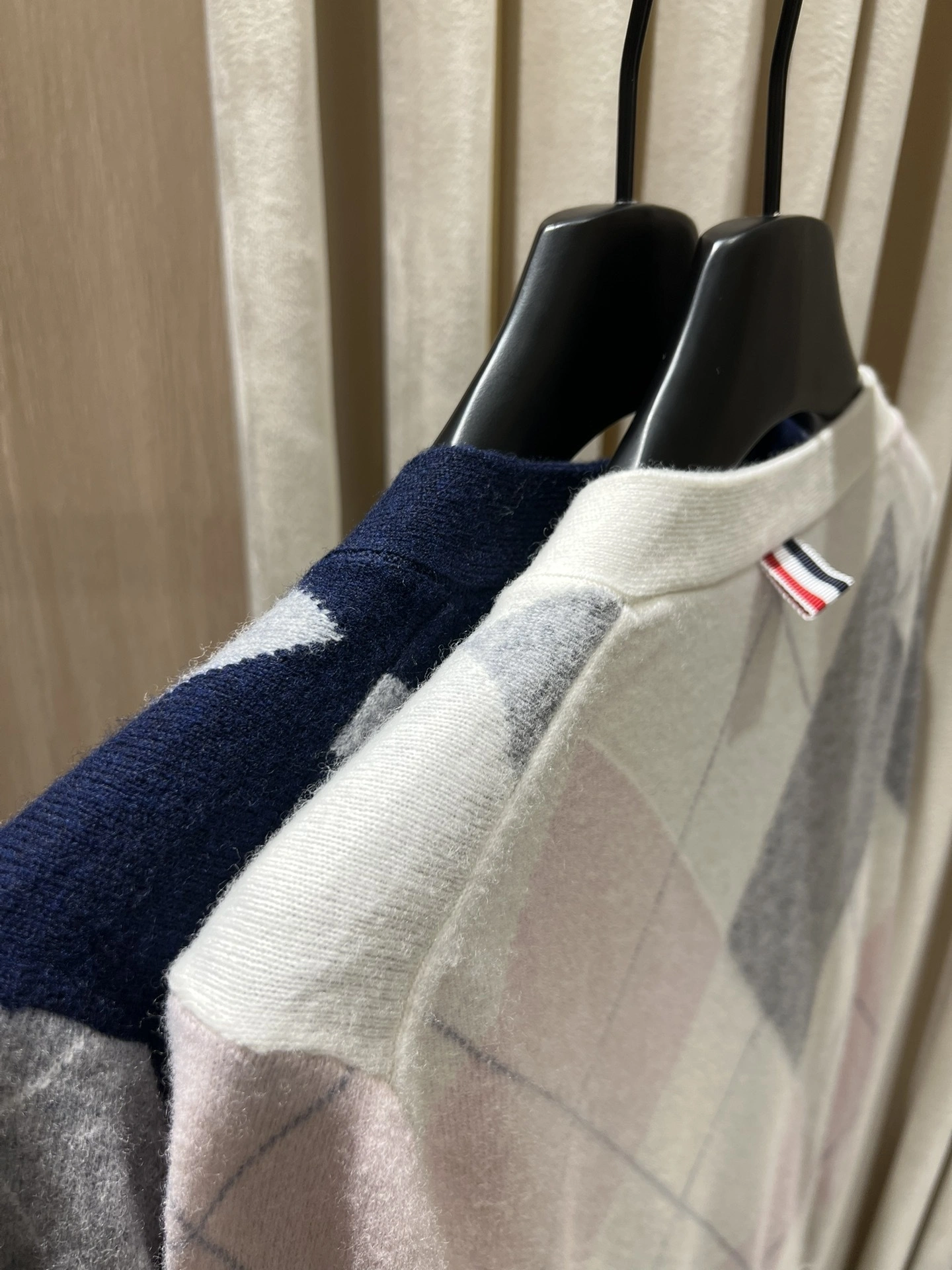 Victoria-- 2row95 wool 2colour item:E-F140J0822-2H