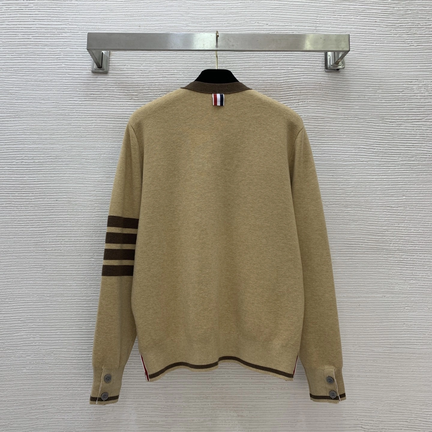 Victoria-- 2row95 wool item: E-F044J0530