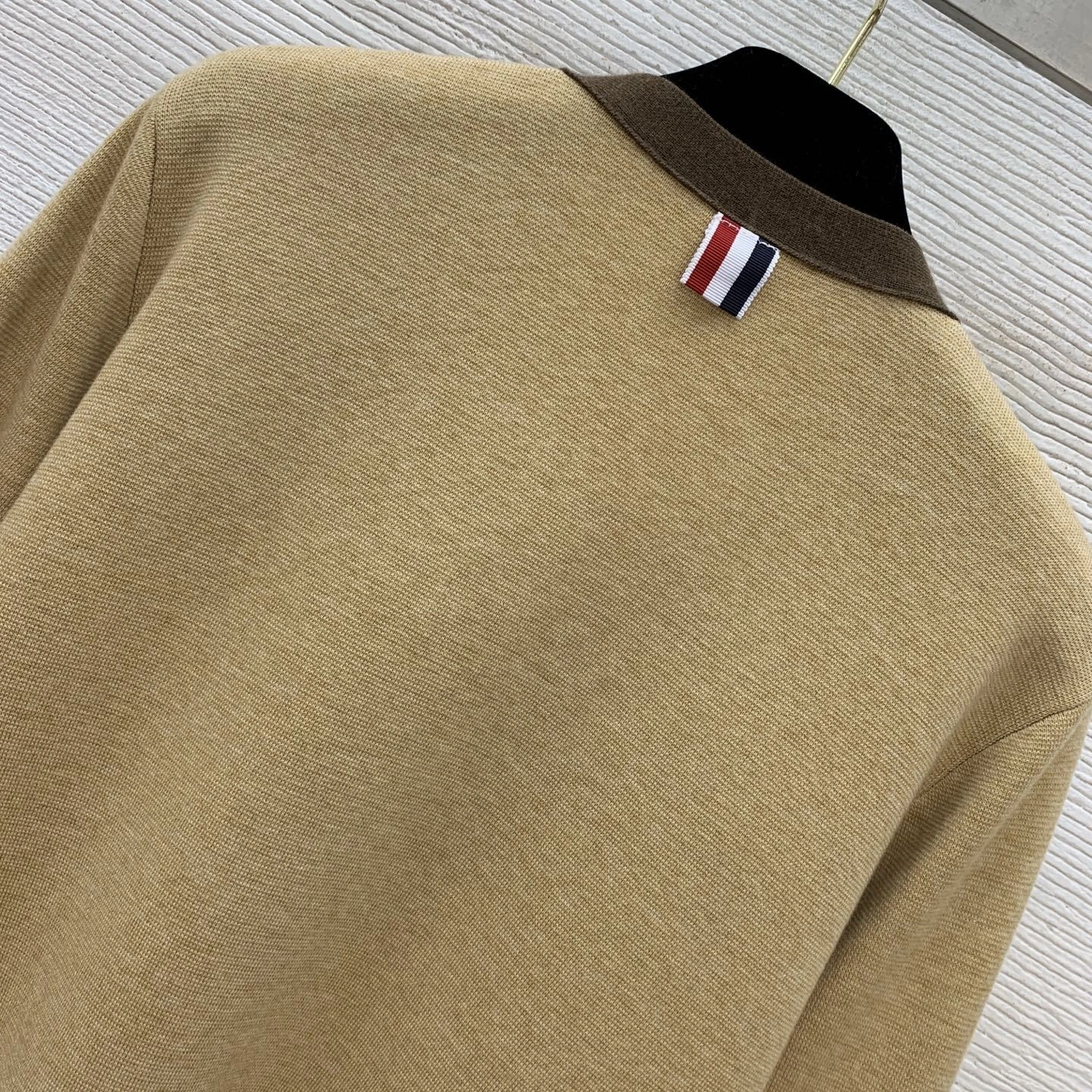 Victoria-- 2row95 wool item: E-F044J0530