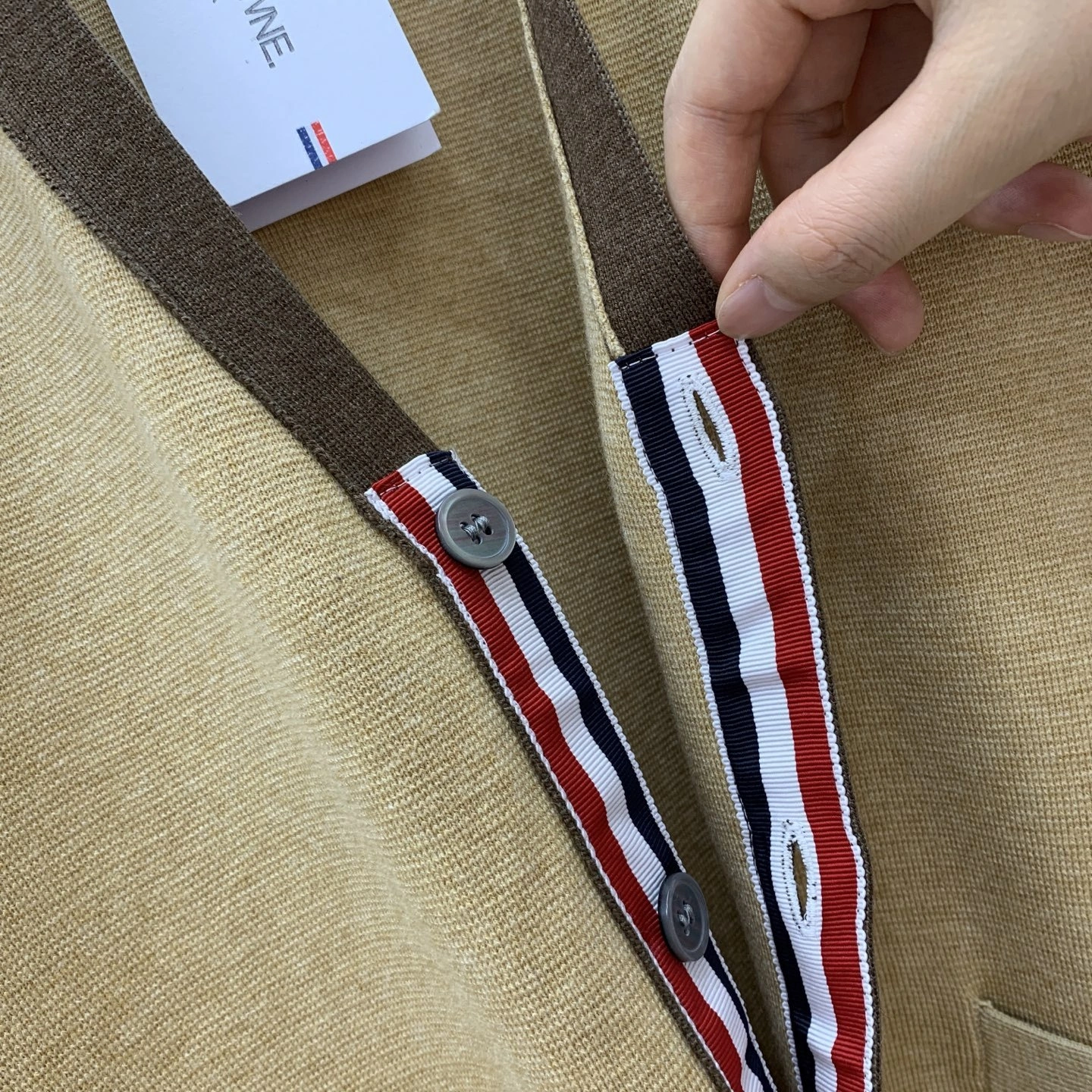 Victoria-- 2row95 wool item: E-F044J0530