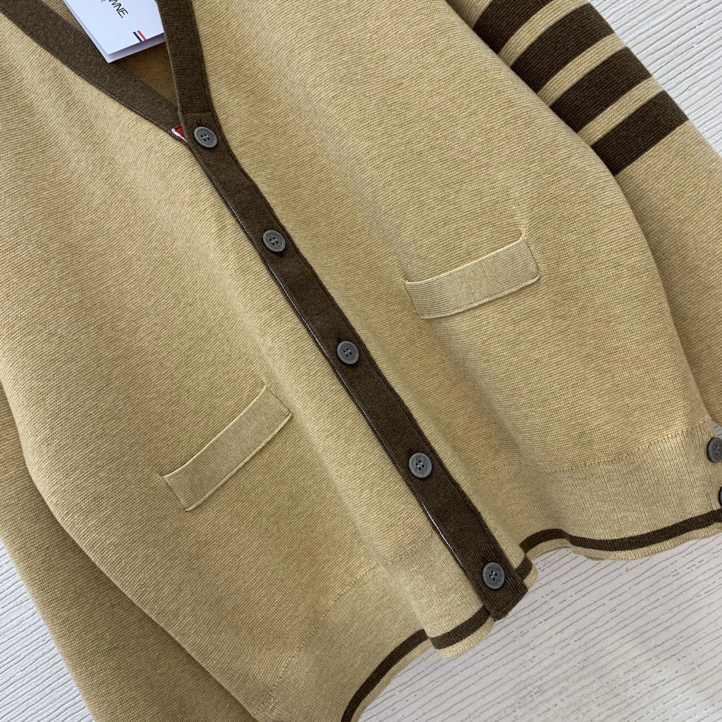 Victoria-- 2row95 wool item: E-F044J0530