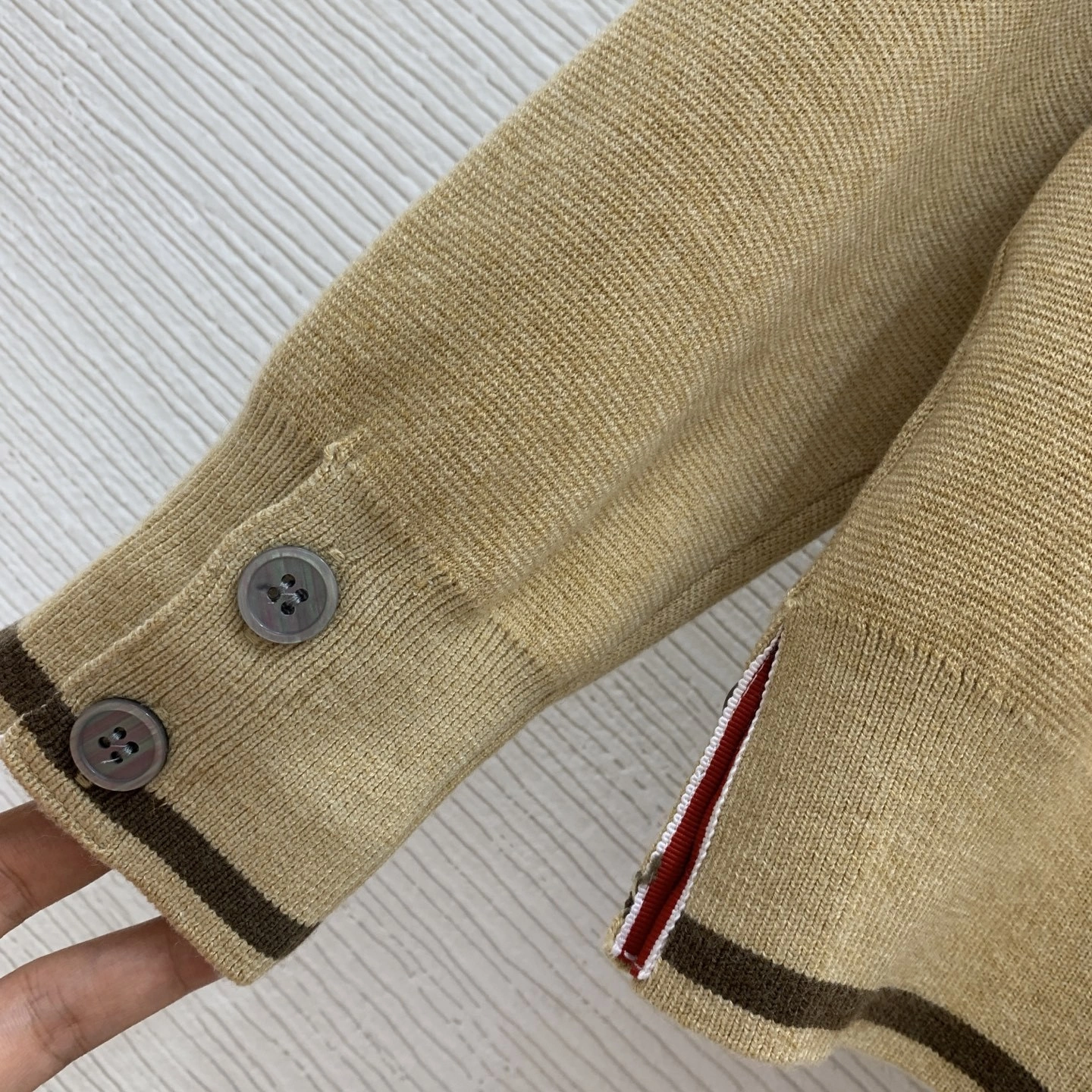 Victoria-- 2row95 wool item: E-F044J0530