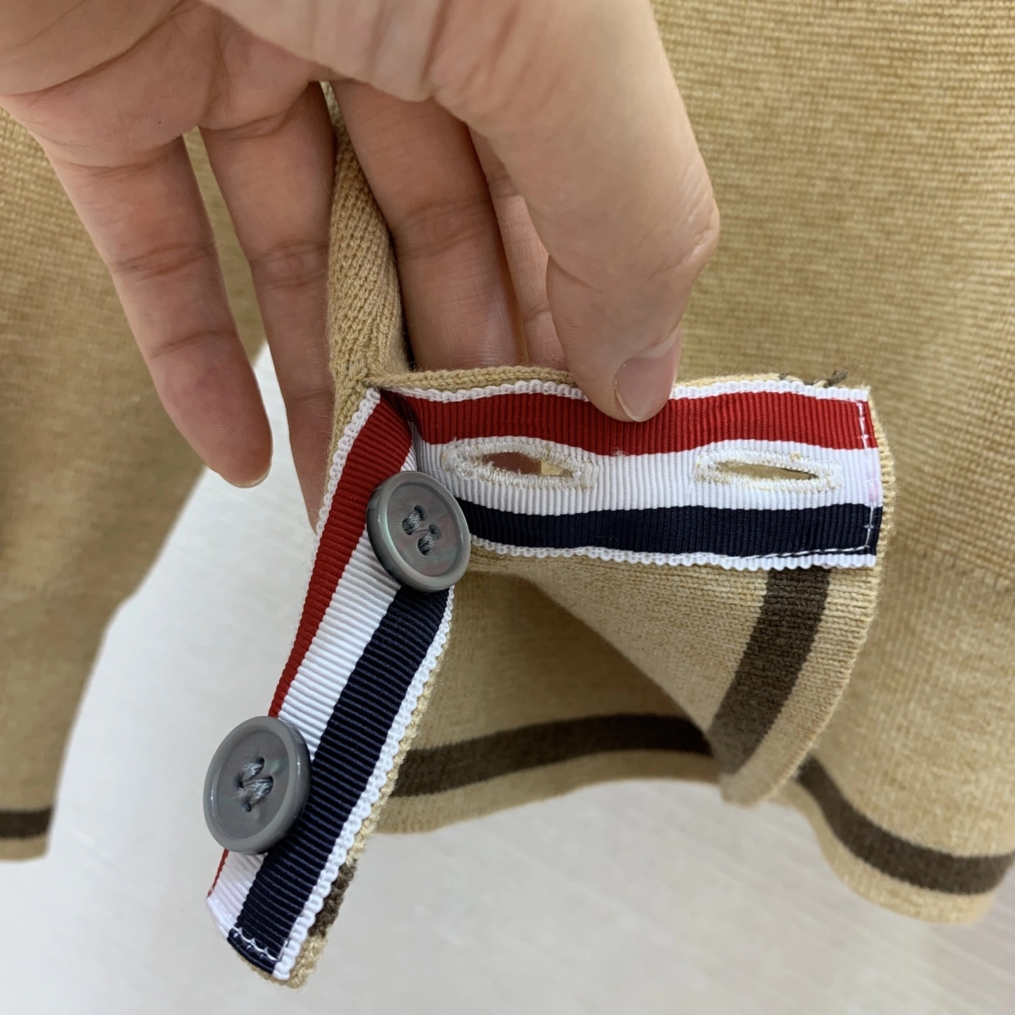 Victoria-- 2row95 wool item: E-F044J0530
