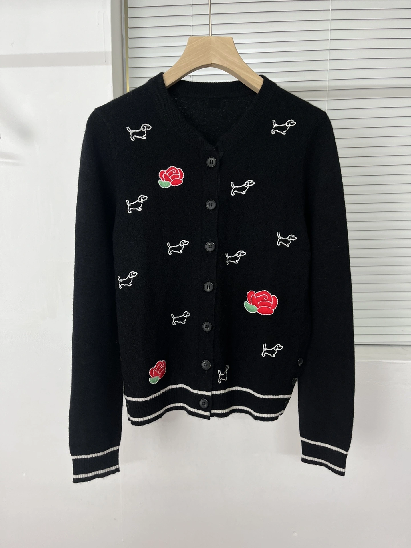 Victoria-- 2row95 wool item:E-F000B0736