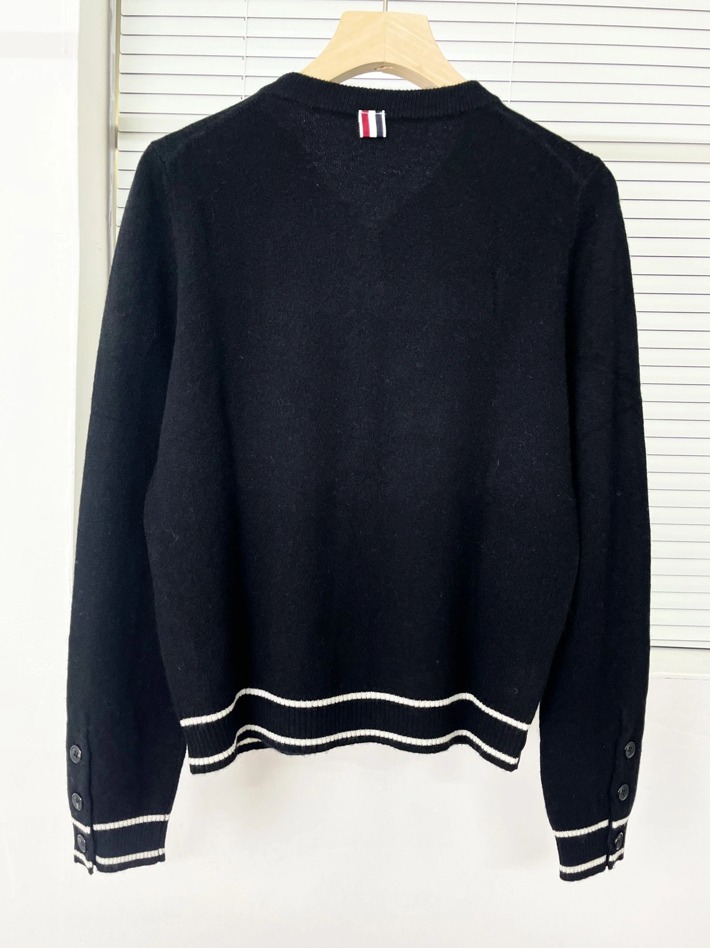 Victoria-- 2row95 wool item:E-F000B0736