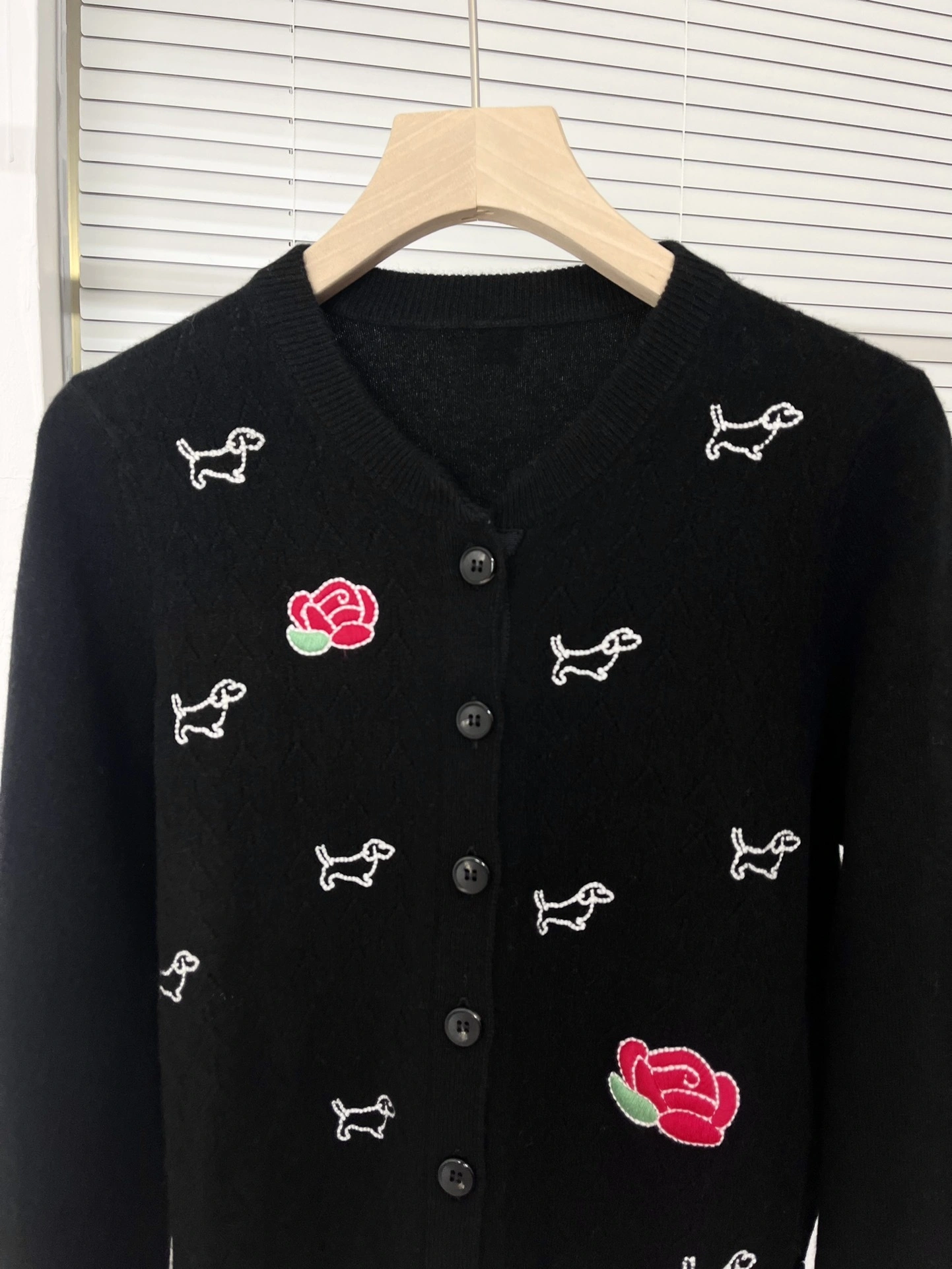 Victoria-- 2row95 wool item:E-F000B0736