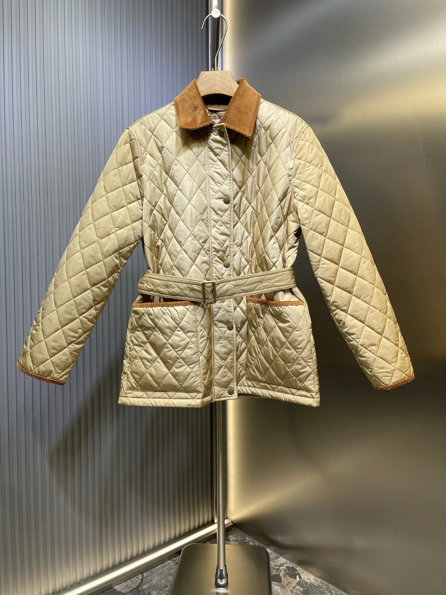 Victoria-- 2ur25rry 2colour item: E-F431I2907-2