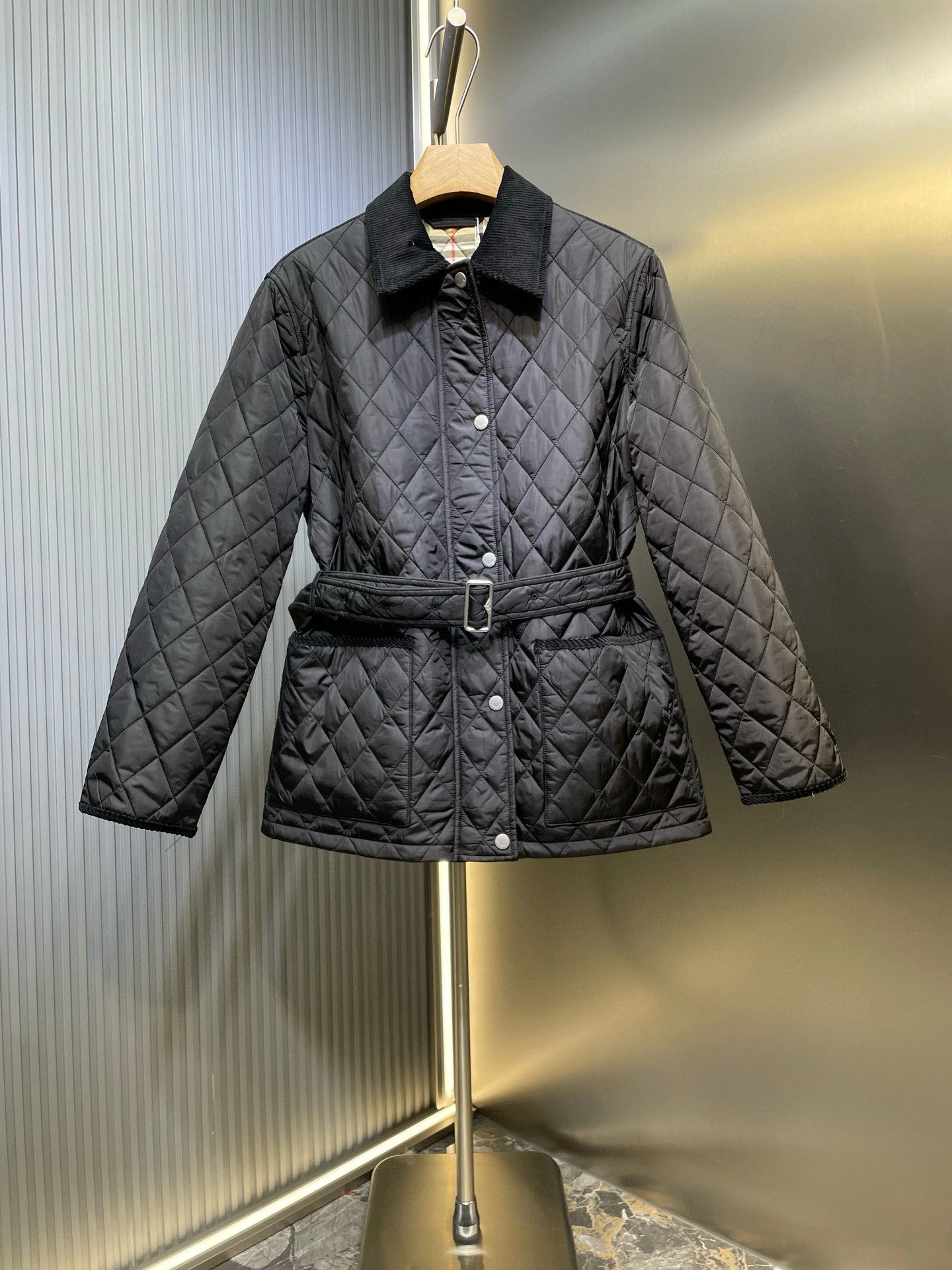 Victoria-- 2ur25rry 2colour item: E-F431I2907-2