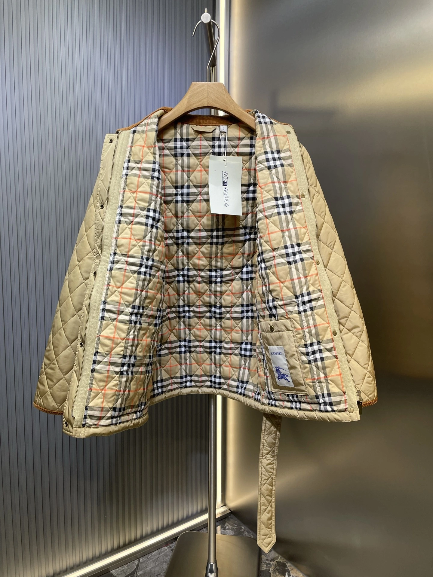 Victoria-- 2ur25rry 2colour item: E-F431I2907-2