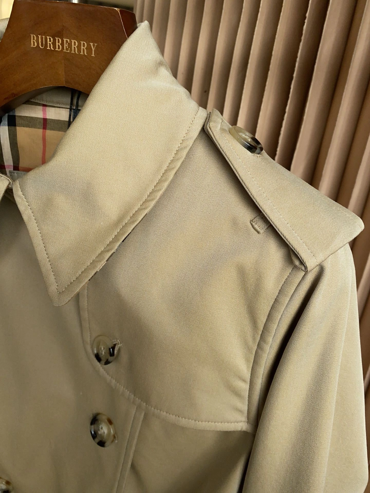 Victoria-- 2ur25rry high quality version Horn button 2Colour item:D-F020J1016-2