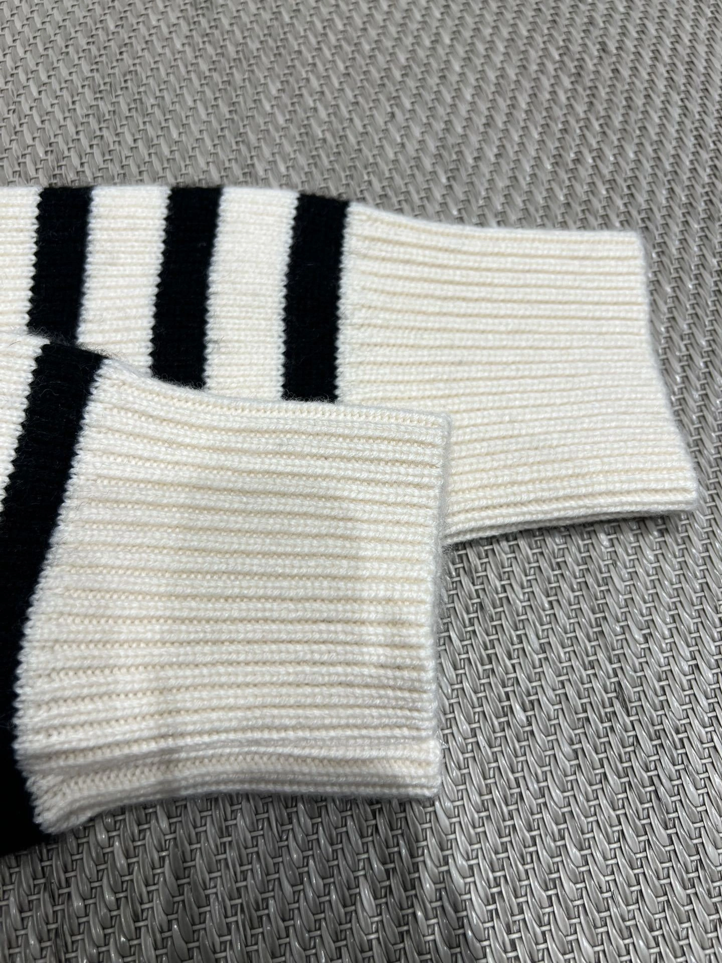 Victoria-- 358i95 cashmere embroidery item: E-F140J0509H
