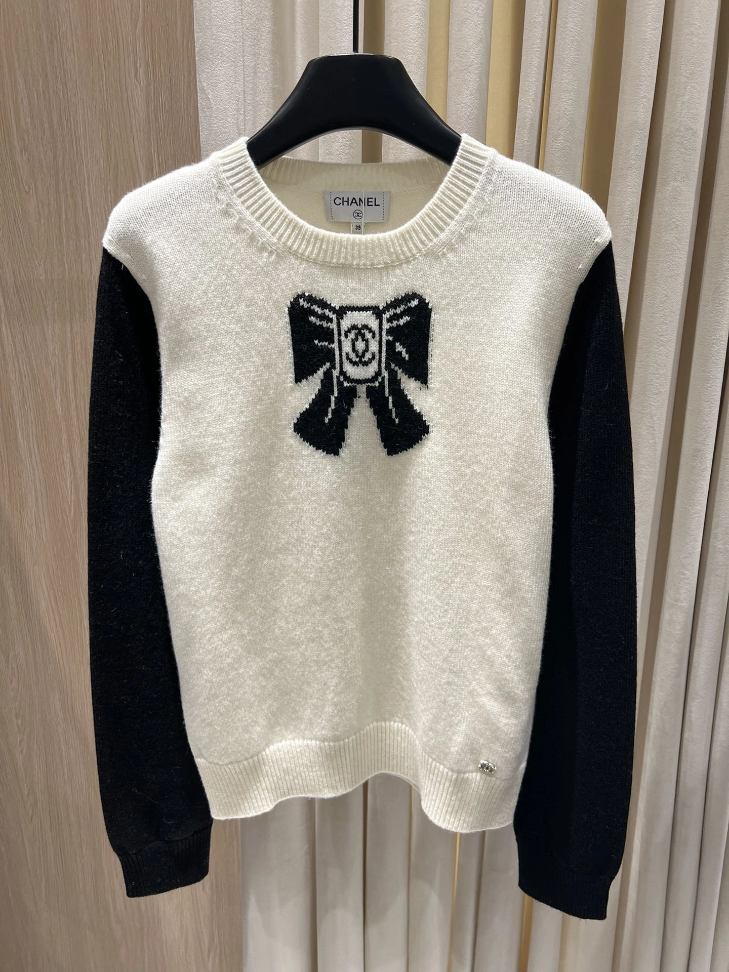 Victoria-- 3h1958 CHANEL Bow-Pattern Wool Knit Sweater item:E-F140L1006H