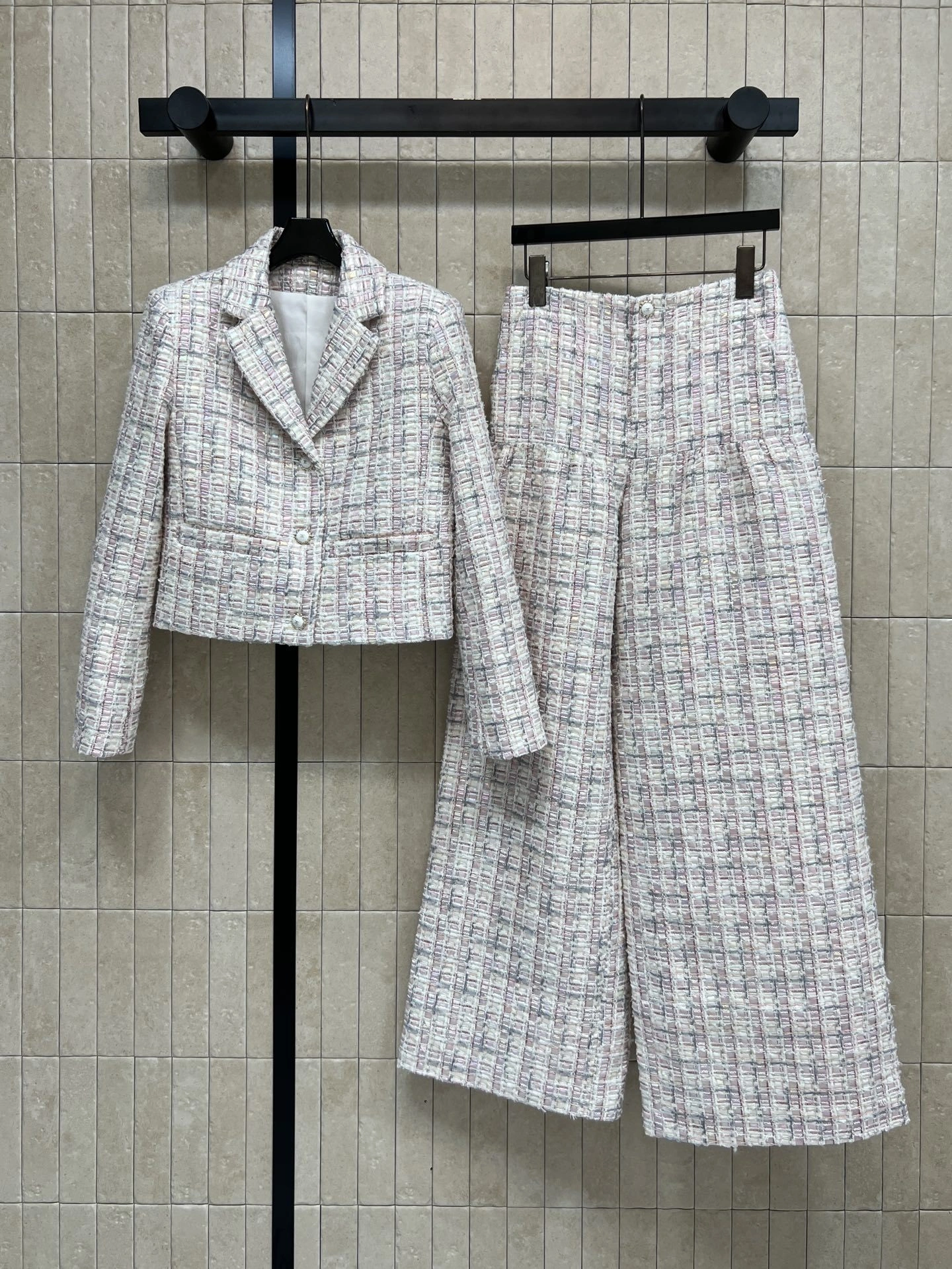 Victoria-- 3h1958 suit item:F-F245A2035