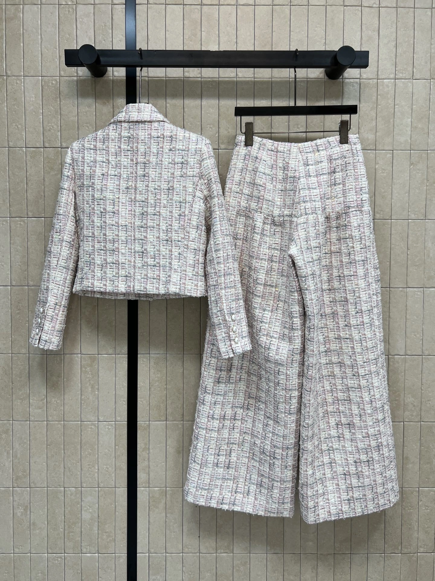 Victoria-- 3h1958 suit item:F-F245A2035