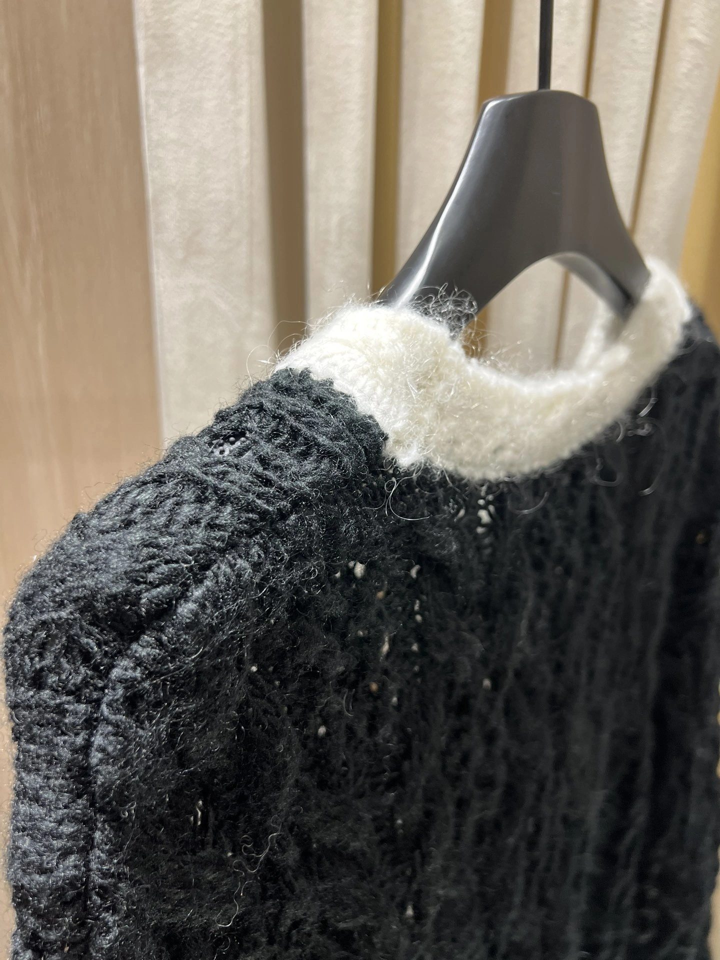 Victoria-- 3h1958 wool 2colour item:E-F140J0823-2H