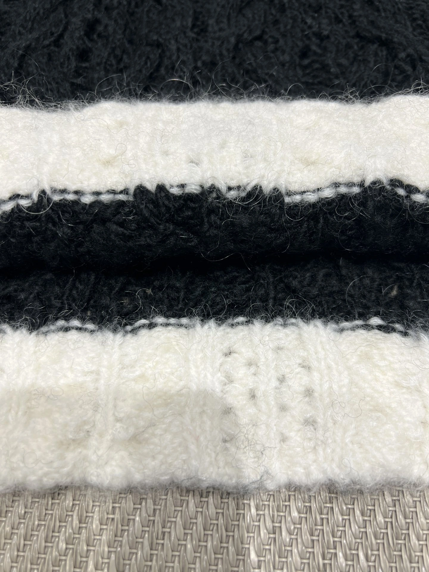 Victoria-- 3h1958 wool 2colour item:E-F140J0823-2H