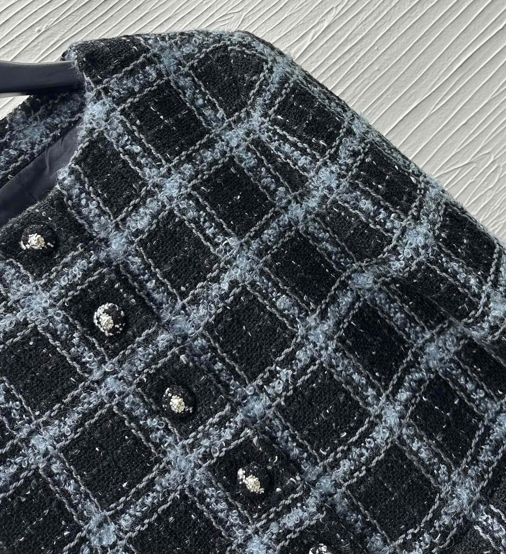 Victoria-- 3h1958 wool item:D-F244K1401
