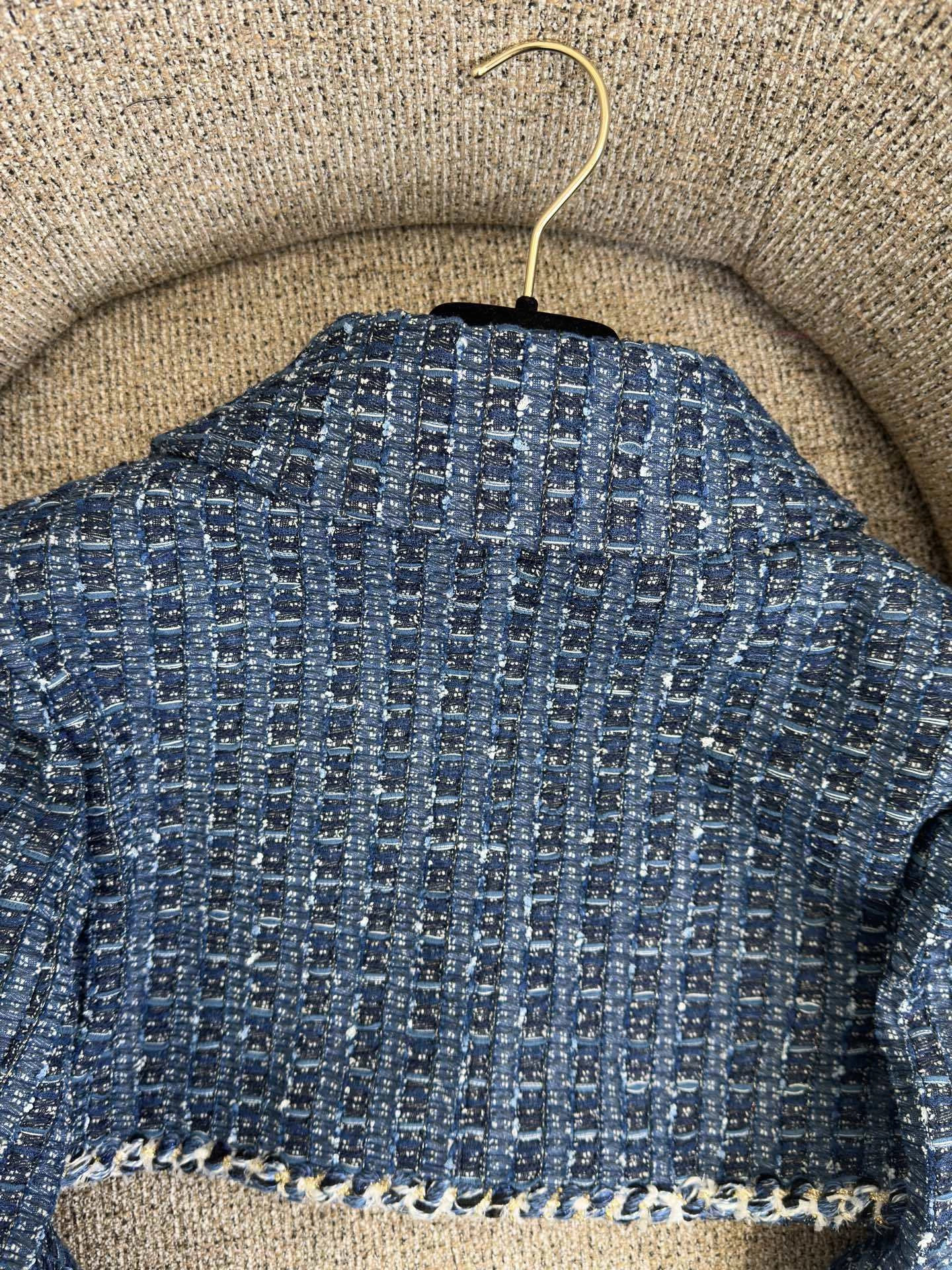 Victoria - 3h1958 wool item:E-F245I1606H