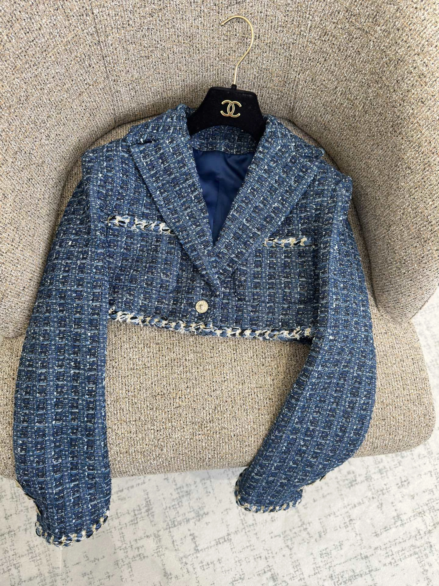 Victoria - 3h1958 wool item:E-F245I1606H