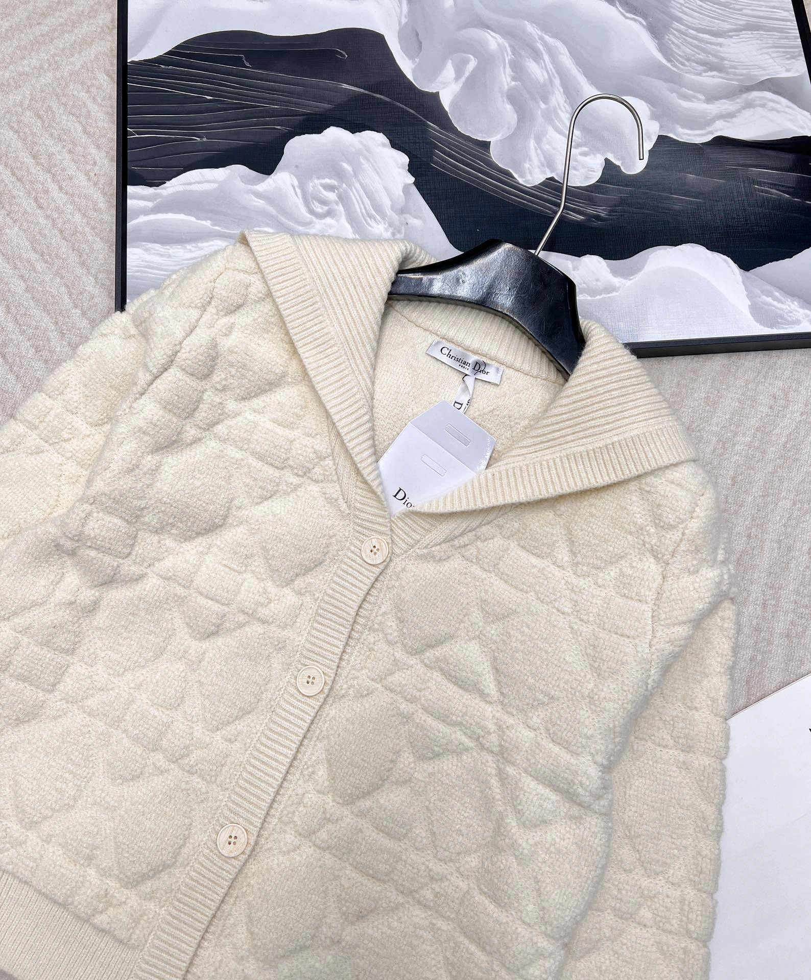 &Victoria-- 4ior 2024FW 3colour item:D-F245L0395-3H