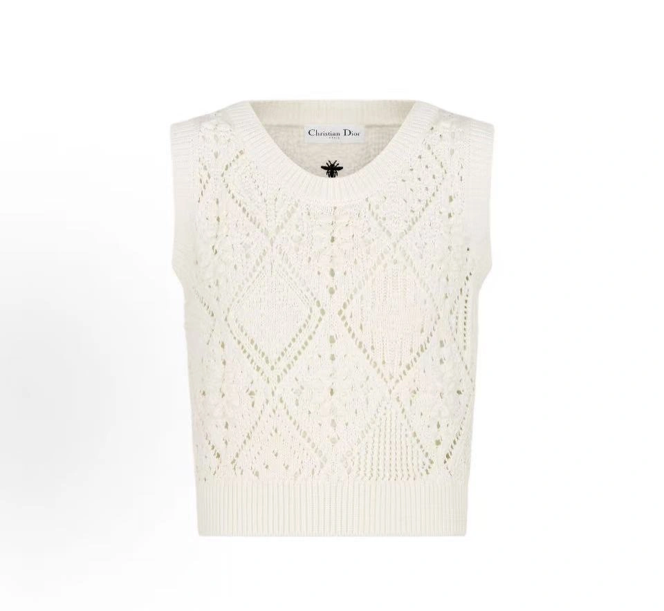 Victoria-- 4ior Sleeveless Textured Knit Vest Bee embroidery item:E-F140L2746H