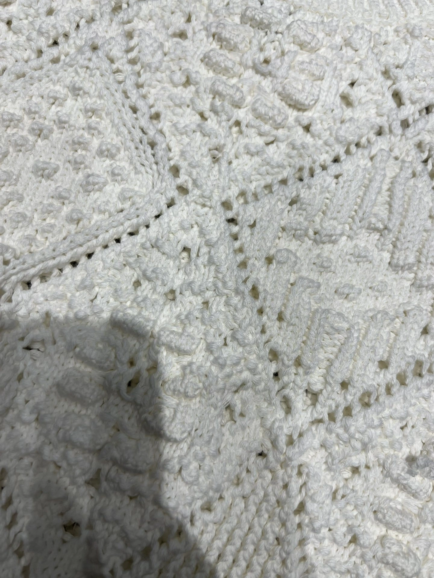 Victoria-- 4ior Sleeveless Textured Knit Vest Bee embroidery item:E-F140L2746H