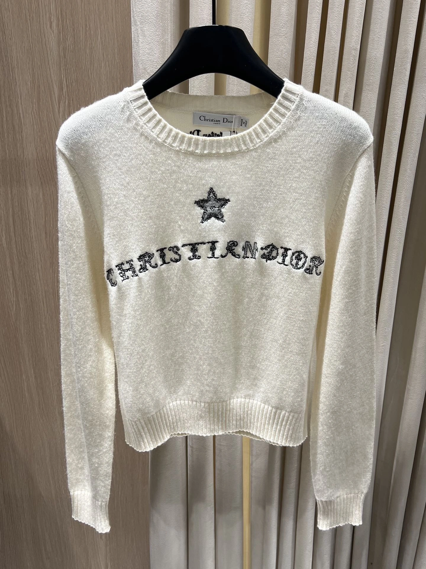 Victoria-- 4ior Star Embroidery Cashmere Knit 2colour item:E-F140L2740-2H