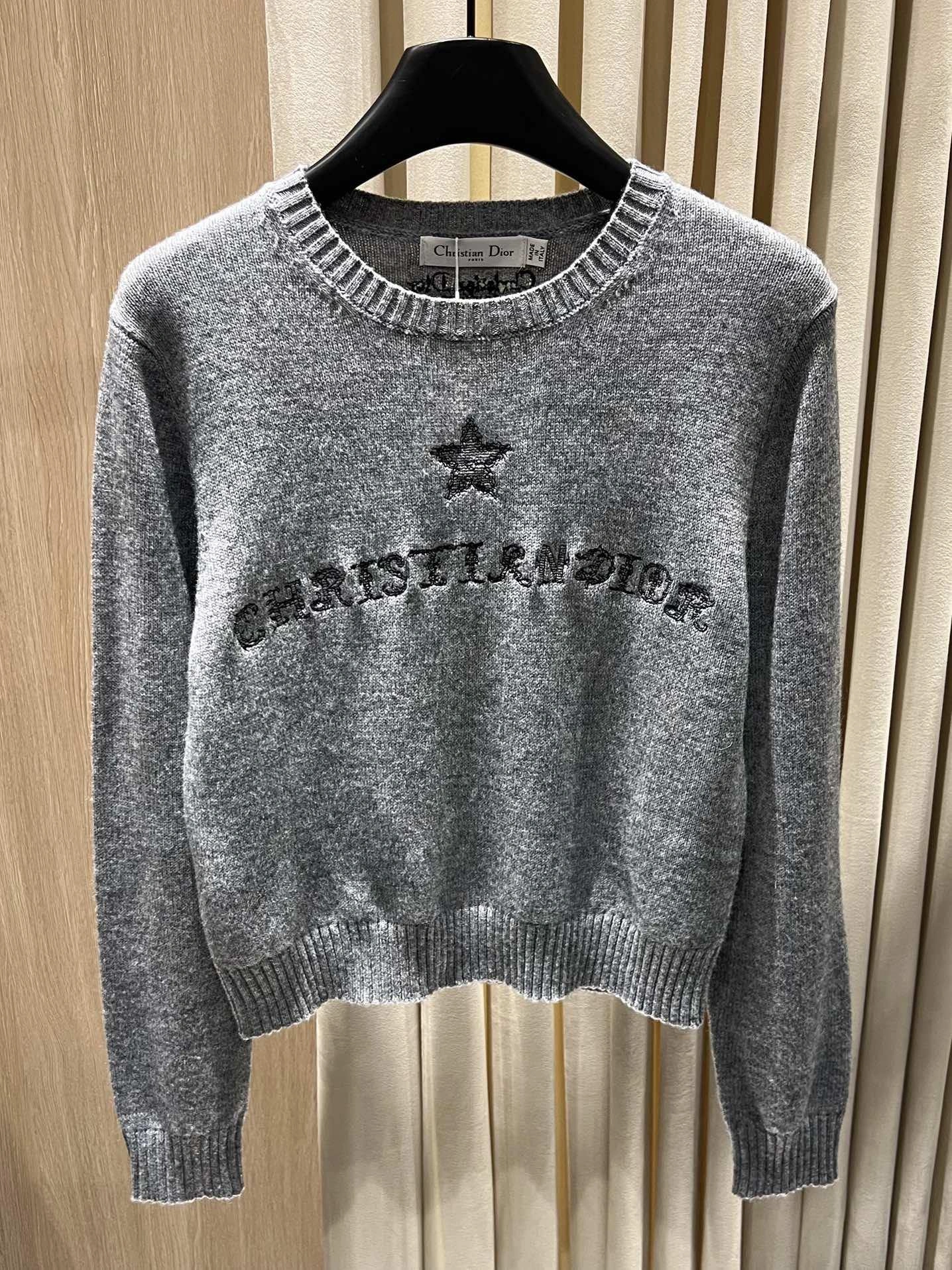 Victoria-- 4ior Star Embroidery Cashmere Knit 2colour item:E-F140L2740-2H
