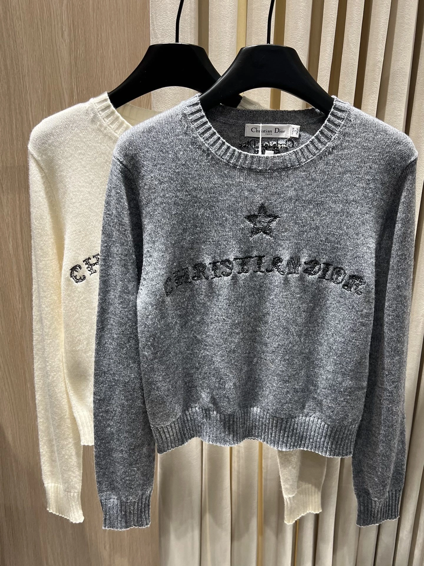 Victoria-- 4ior Star Embroidery Cashmere Knit 2colour item:E-F140L2740-2H
