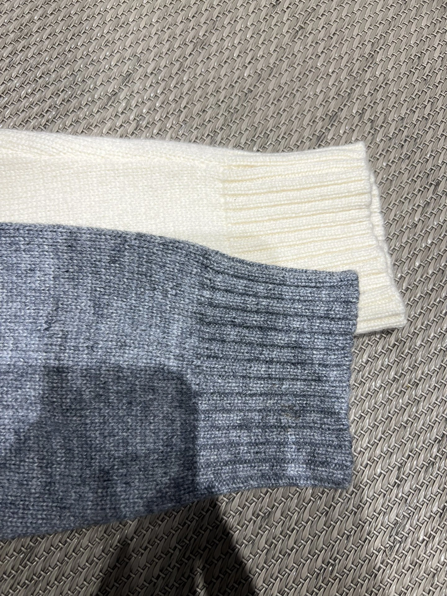 Victoria-- 4ior Star Embroidery Cashmere Knit 2colour item:E-F140L2740-2H