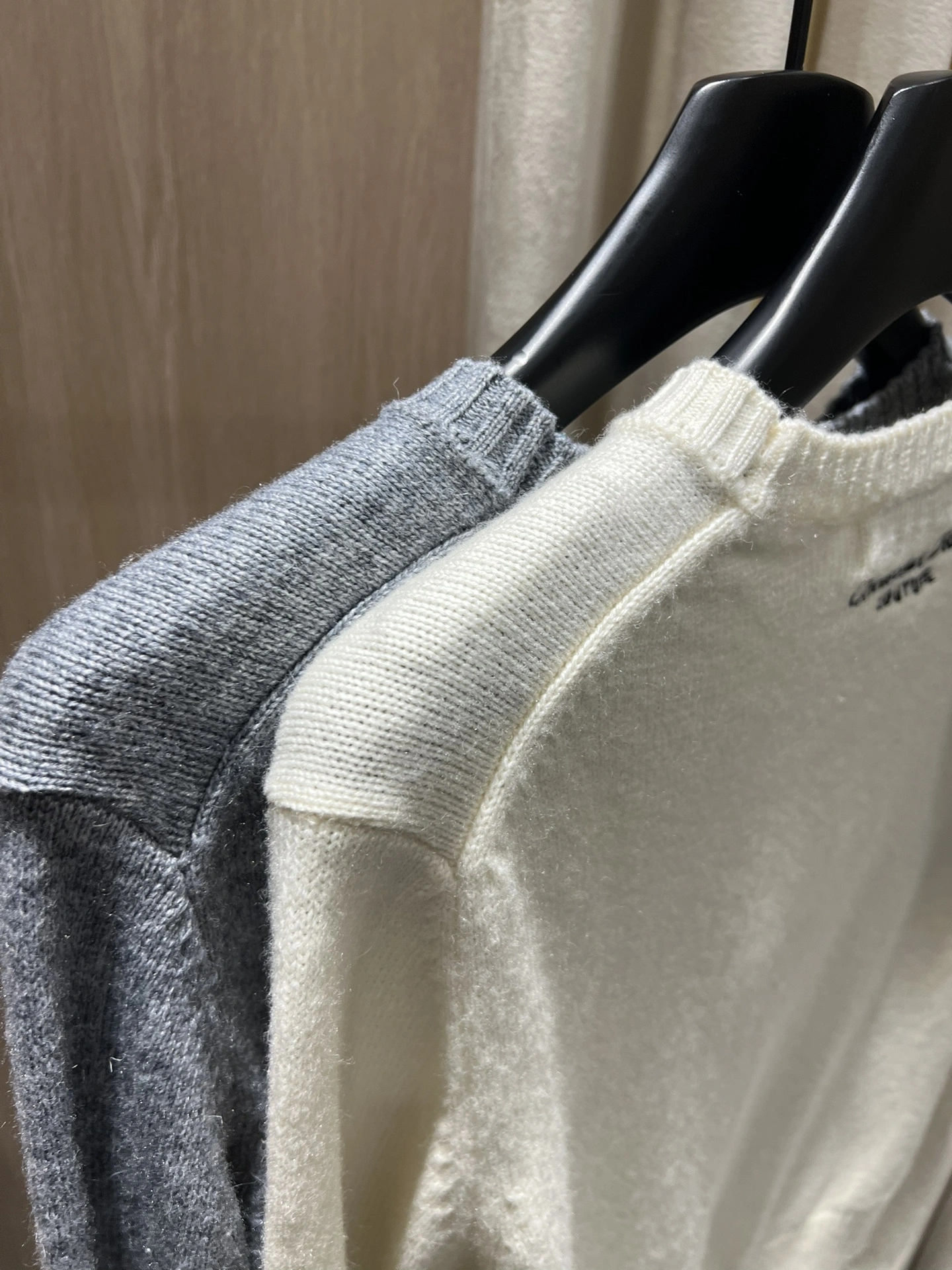 Victoria-- 4ior Star Embroidery Cashmere Knit 2colour item:E-F140L2740-2H