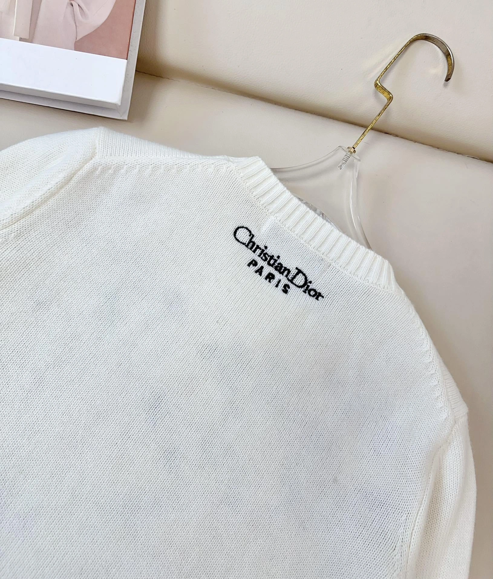 &Victoria-- 4ior cashmere embroidery item: D-F245E2592T