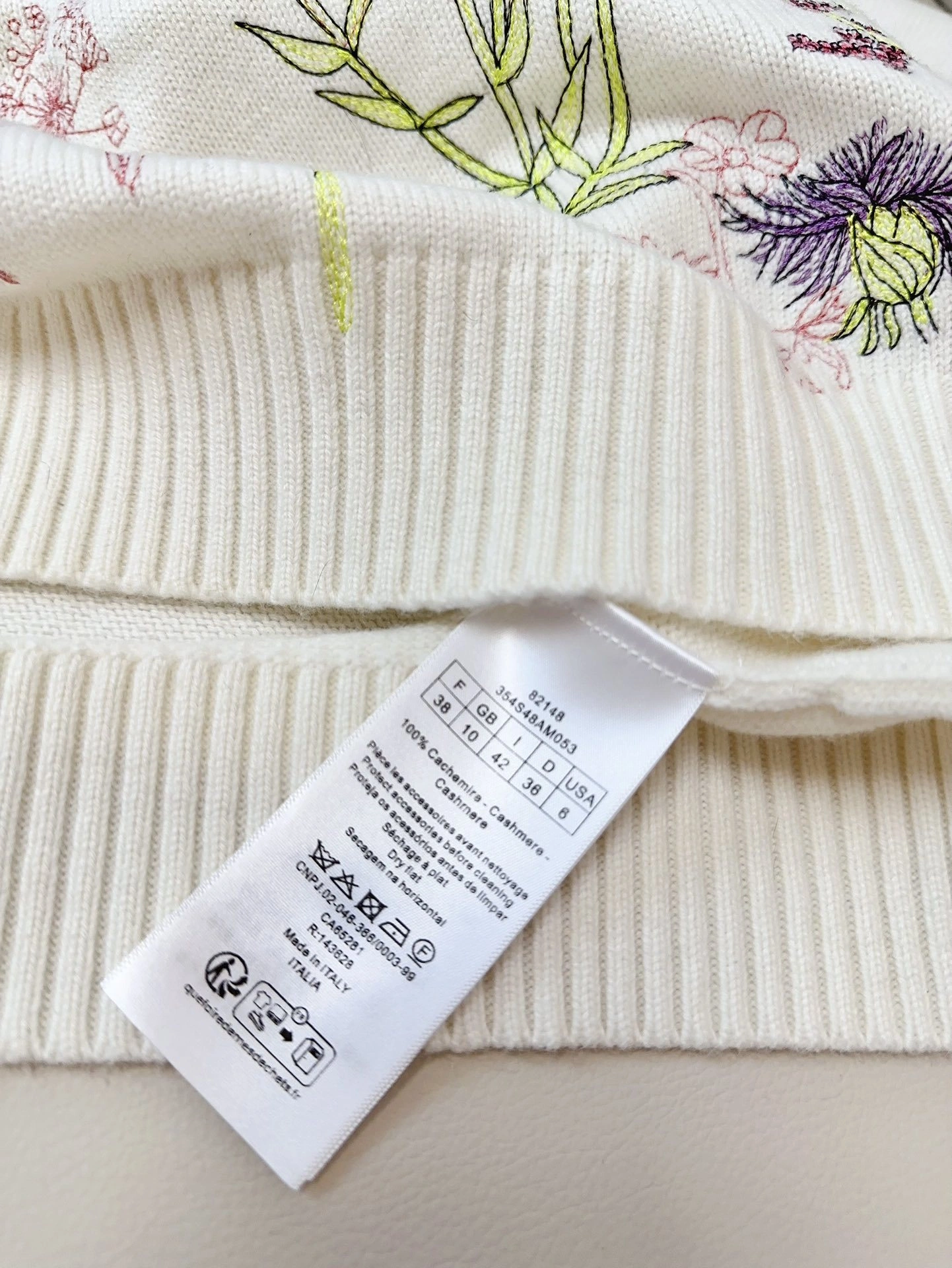&Victoria-- 4ior cashmere embroidery item: D-F245E2592T