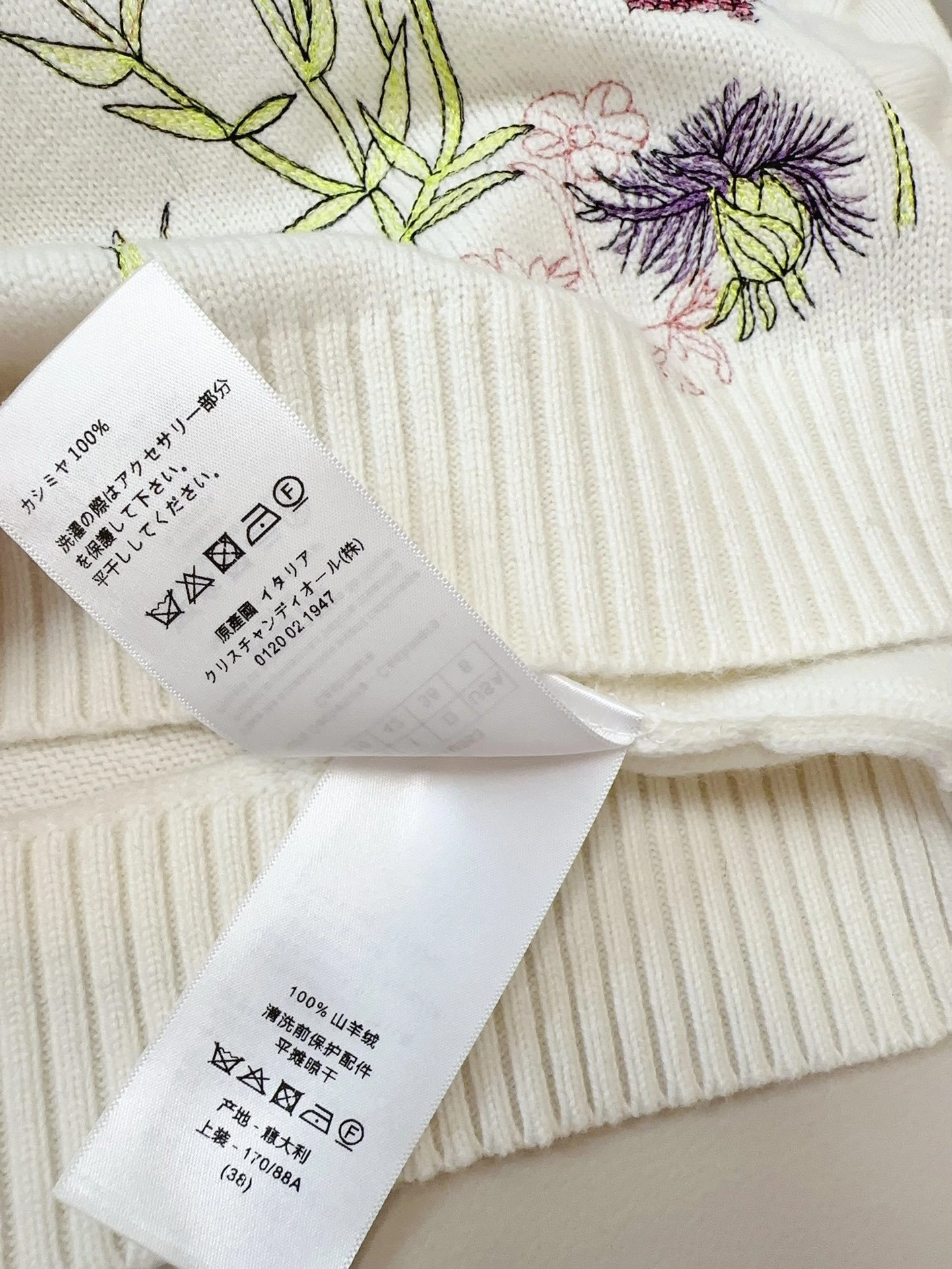 &Victoria-- 4ior cashmere embroidery item: D-F245E2592T