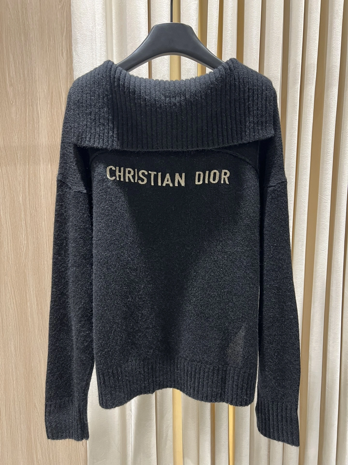 Victoria-- 4ior cashmere item: E-F140J1251H
