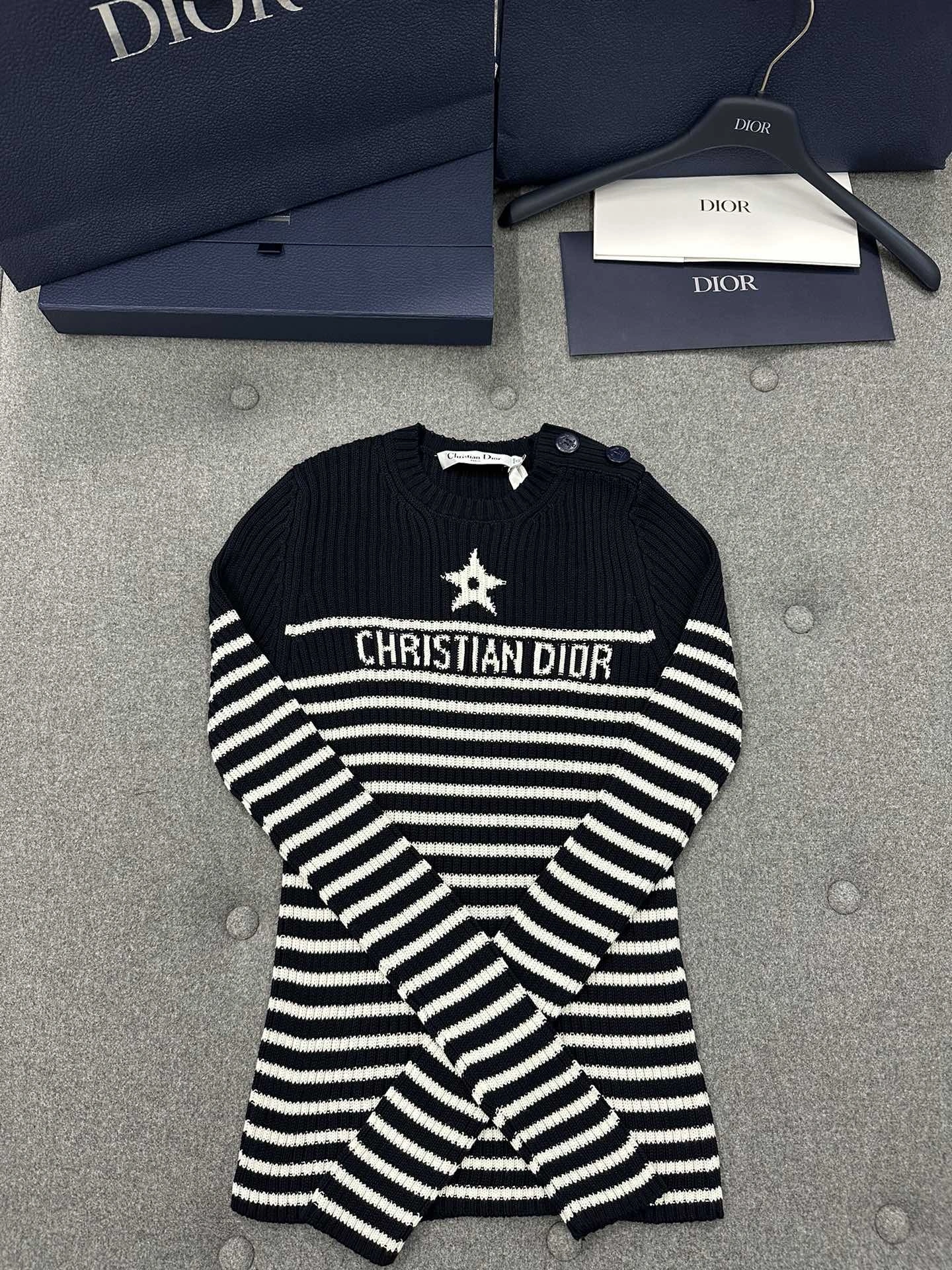 Victoria- 𝟮𝟯 4ior item:C-F801K3030